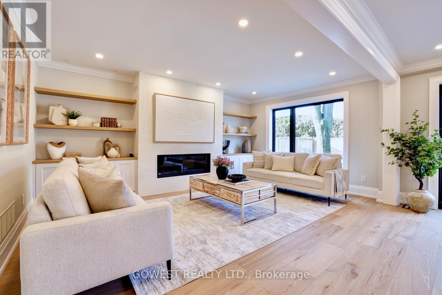 981 Valdese Drive, Mississauga, Ontario  L5C 2Z5 - Photo 9 - W12930866