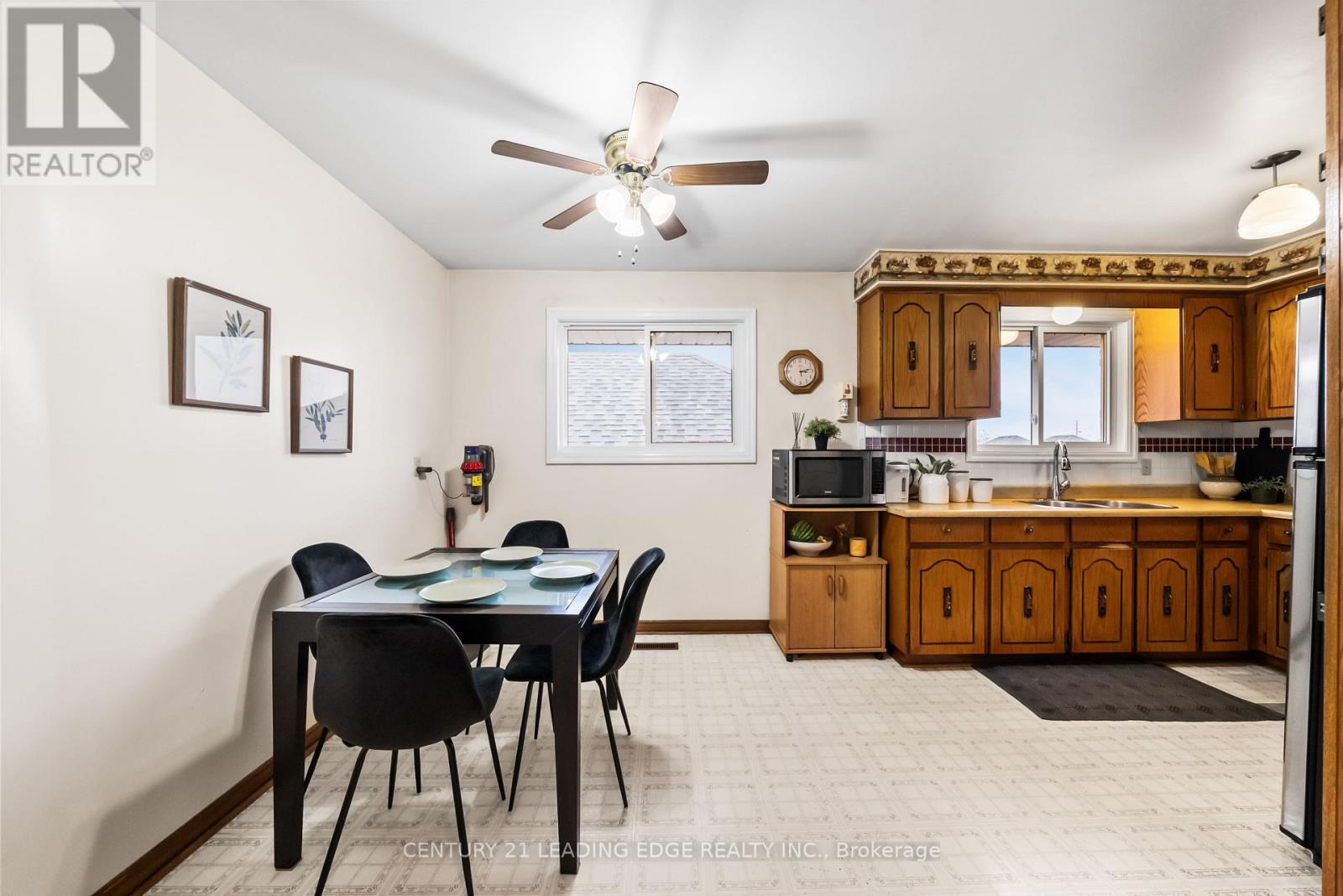 1050 Alexandra Avenue, Mississauga, Ontario  L5E 1Z8 - Photo 14 - W12930872