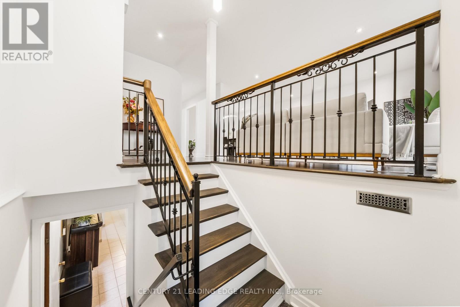 1050 Alexandra Avenue, Mississauga, Ontario  L5E 1Z8 - Photo 18 - W12930872