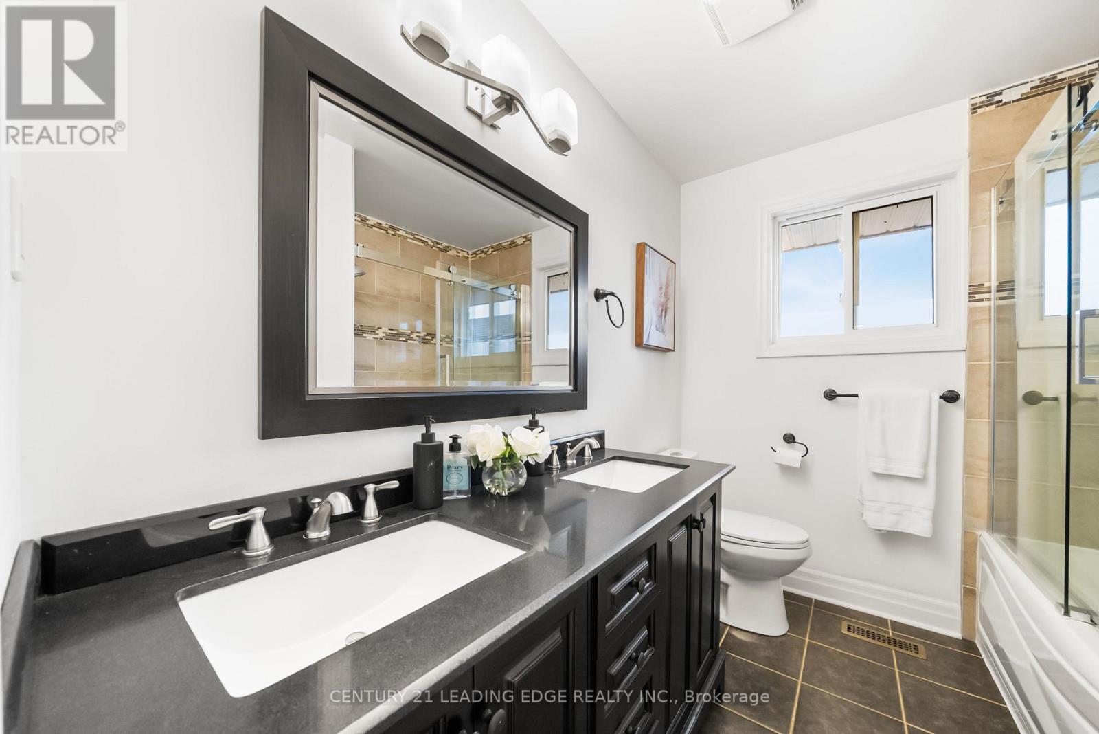 1050 Alexandra Avenue, Mississauga, Ontario  L5E 1Z8 - Photo 23 - W12930872