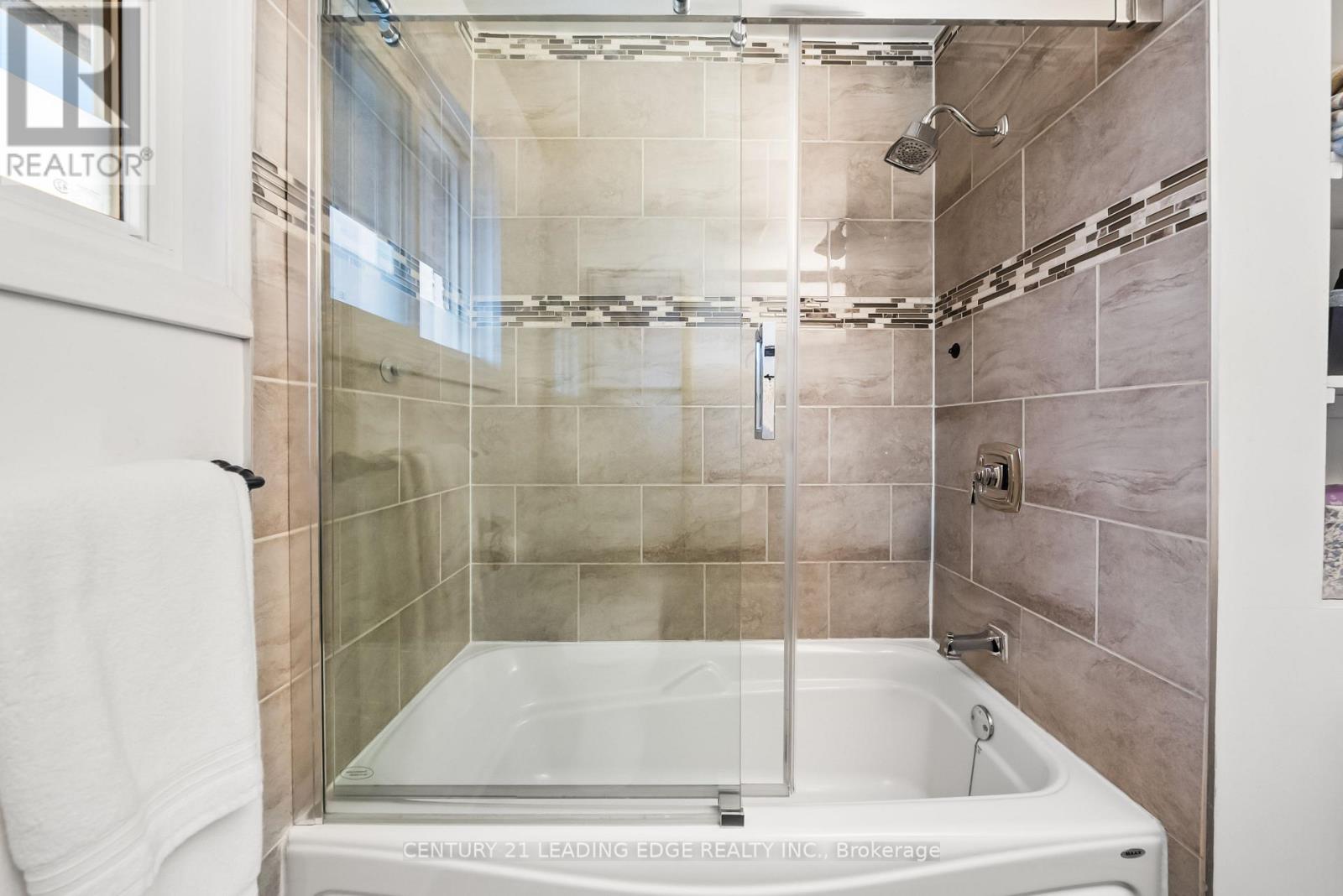 1050 Alexandra Avenue, Mississauga, Ontario  L5E 1Z8 - Photo 24 - W12930872