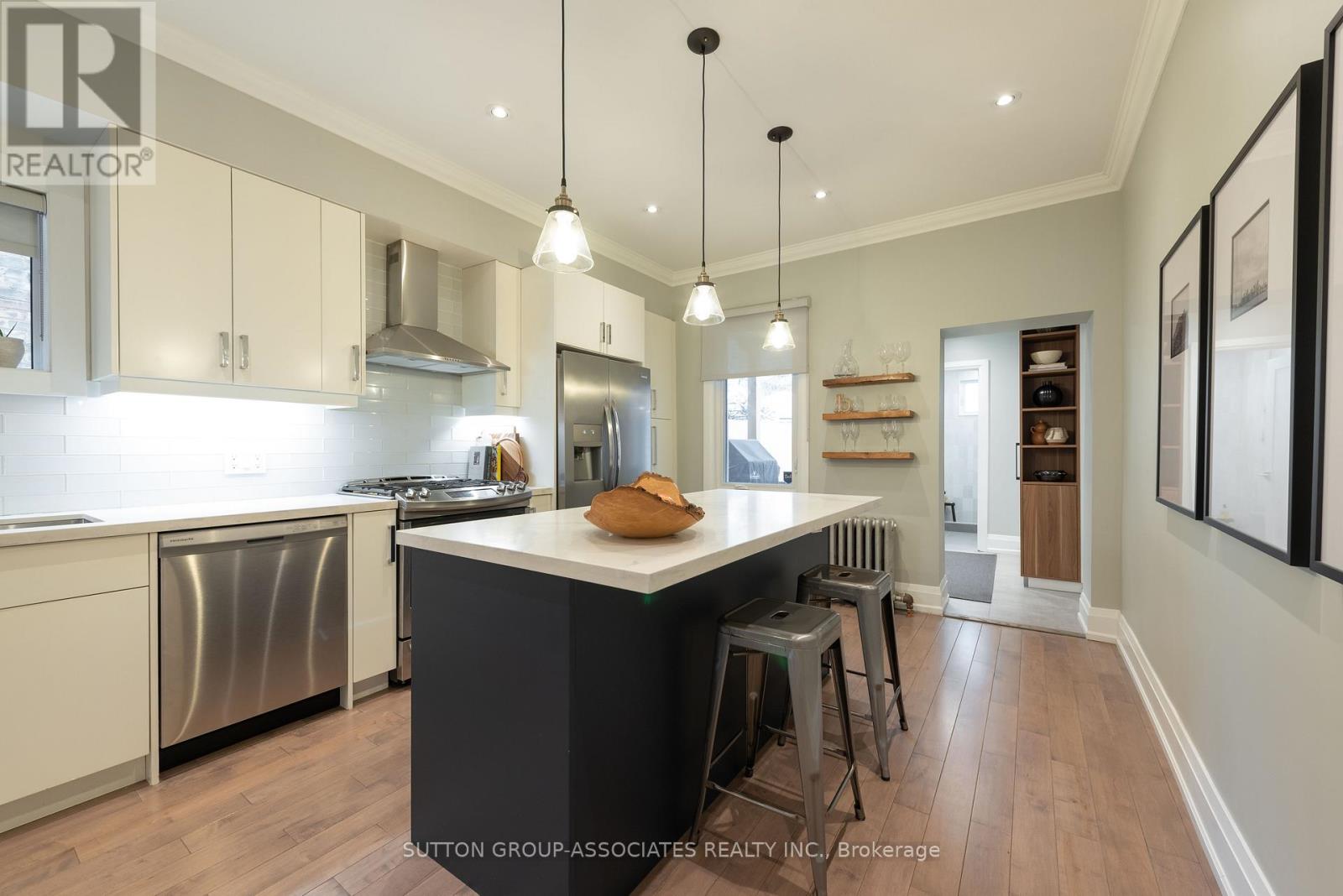 106 Uxbridge Avenue, Toronto, Ontario  M6N 2Y4 - Photo 16 - W12930884