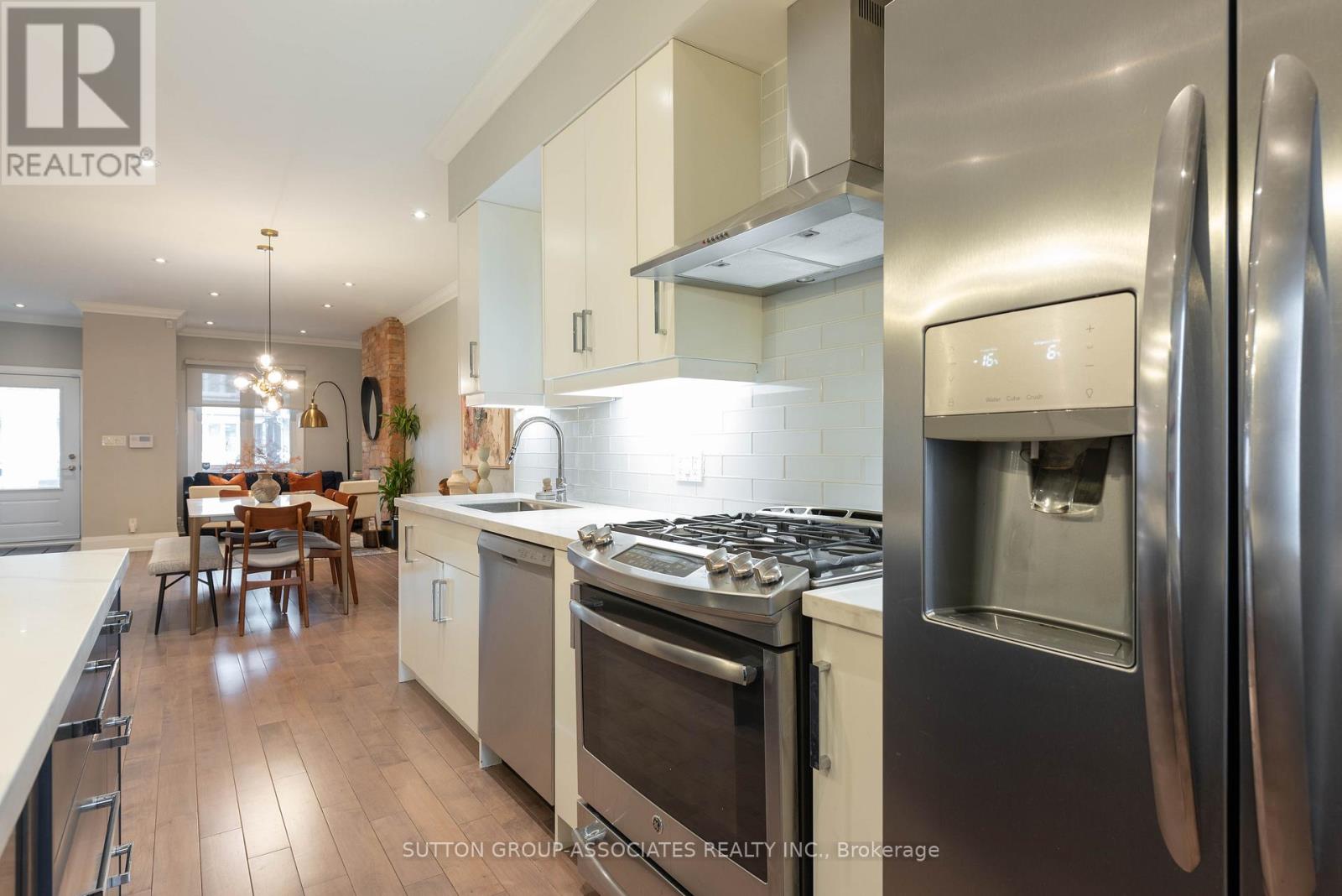 106 Uxbridge Avenue, Toronto, Ontario  M6N 2Y4 - Photo 18 - W12930884