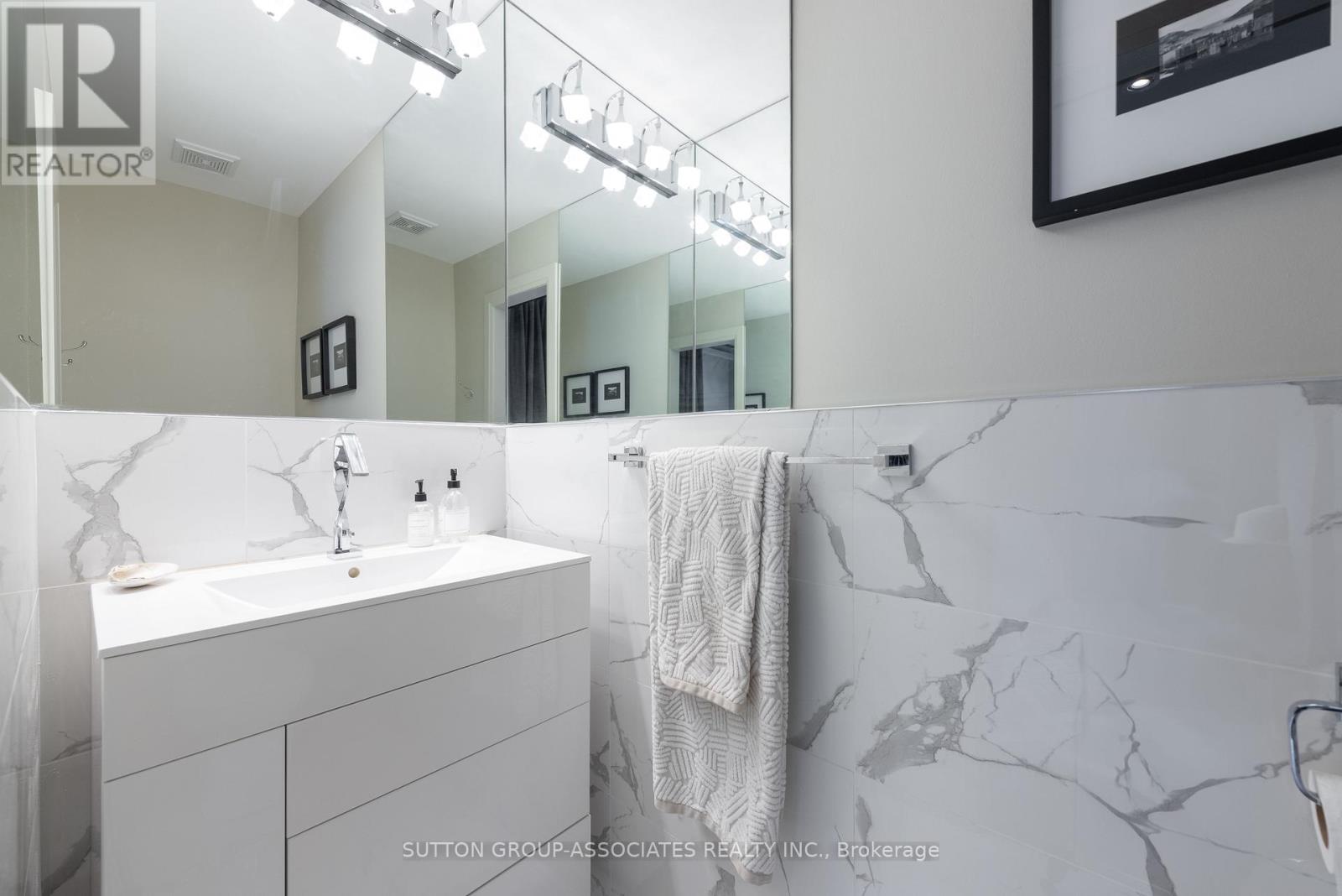 106 Uxbridge Avenue, Toronto, Ontario  M6N 2Y4 - Photo 27 - W12930884