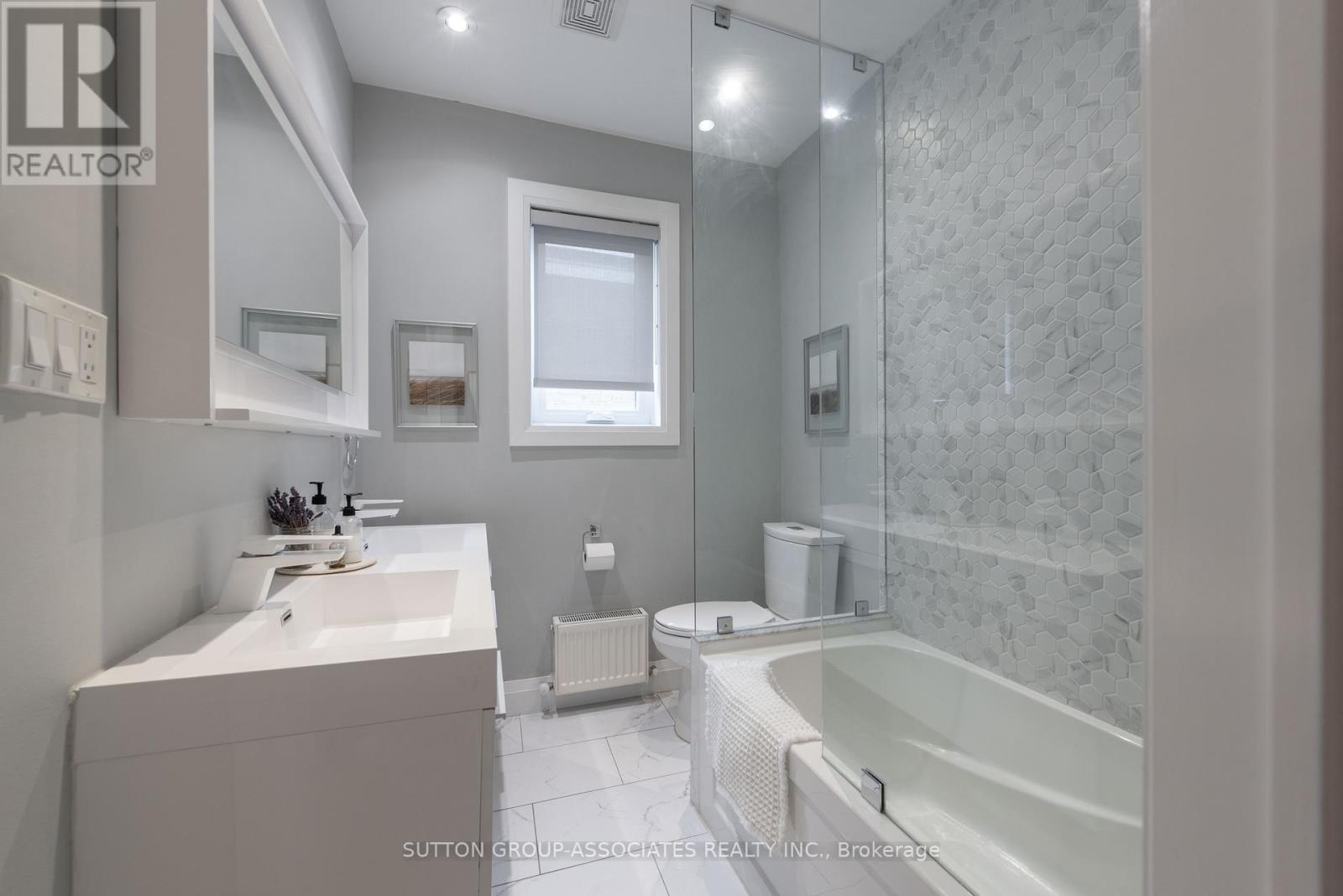 106 Uxbridge Avenue, Toronto, Ontario  M6N 2Y4 - Photo 28 - W12930884