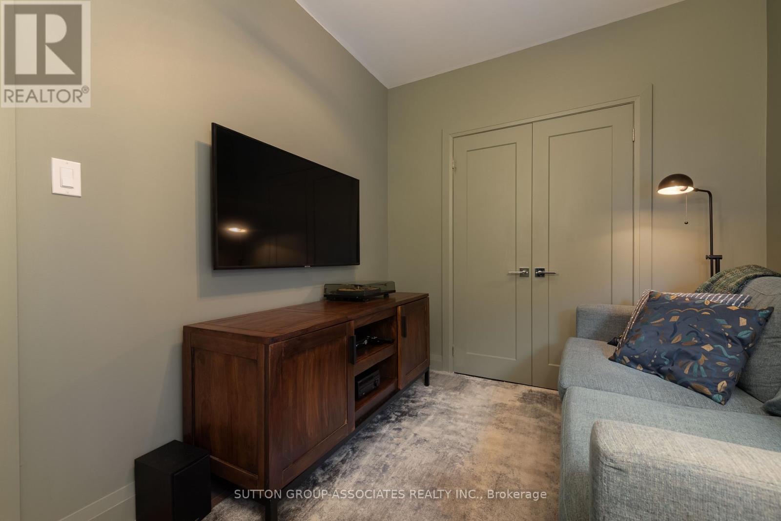 106 Uxbridge Avenue, Toronto, Ontario  M6N 2Y4 - Photo 31 - W12930884