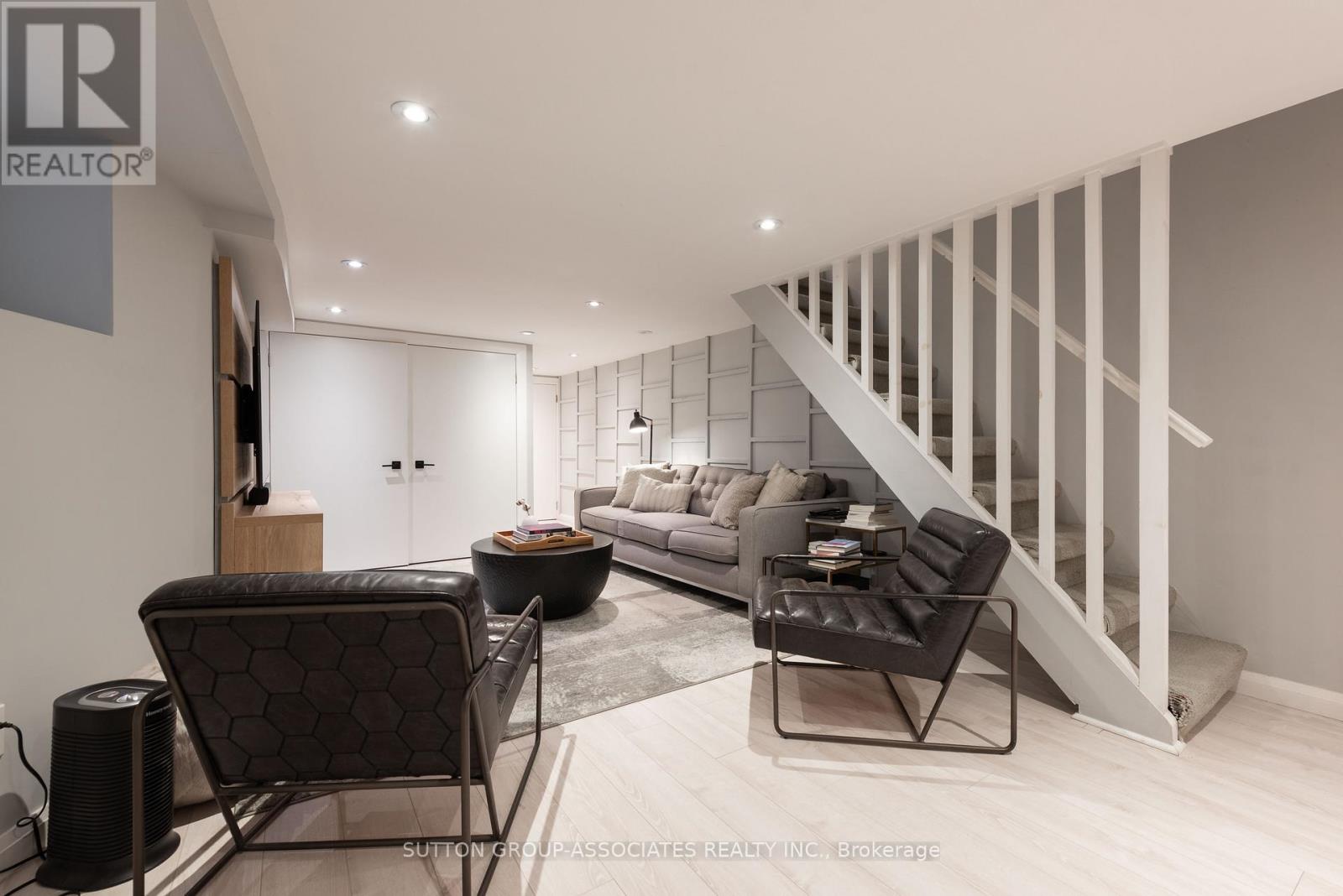 106 Uxbridge Avenue, Toronto, Ontario  M6N 2Y4 - Photo 37 - W12930884