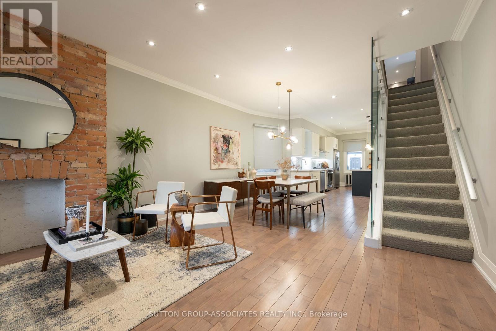 106 Uxbridge Avenue, Toronto, Ontario  M6N 2Y4 - Photo 4 - W12930884