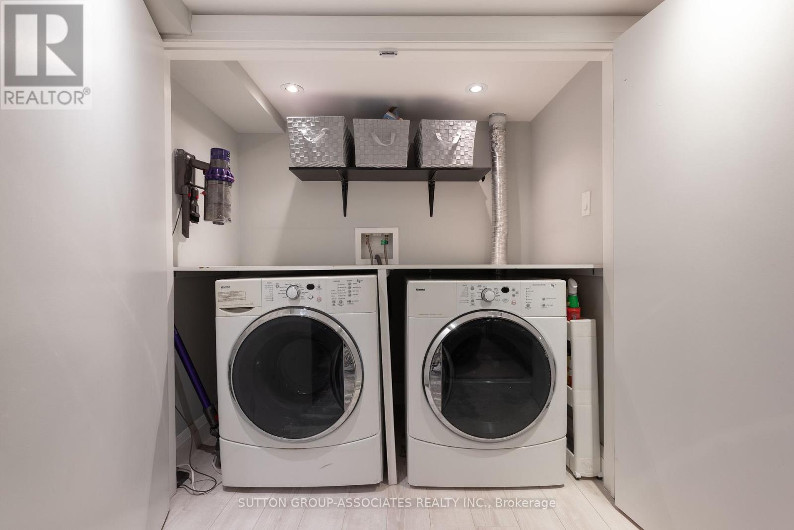 106 Uxbridge Avenue, Toronto, Ontario  M6N 2Y4 - Photo 40 - W12930884