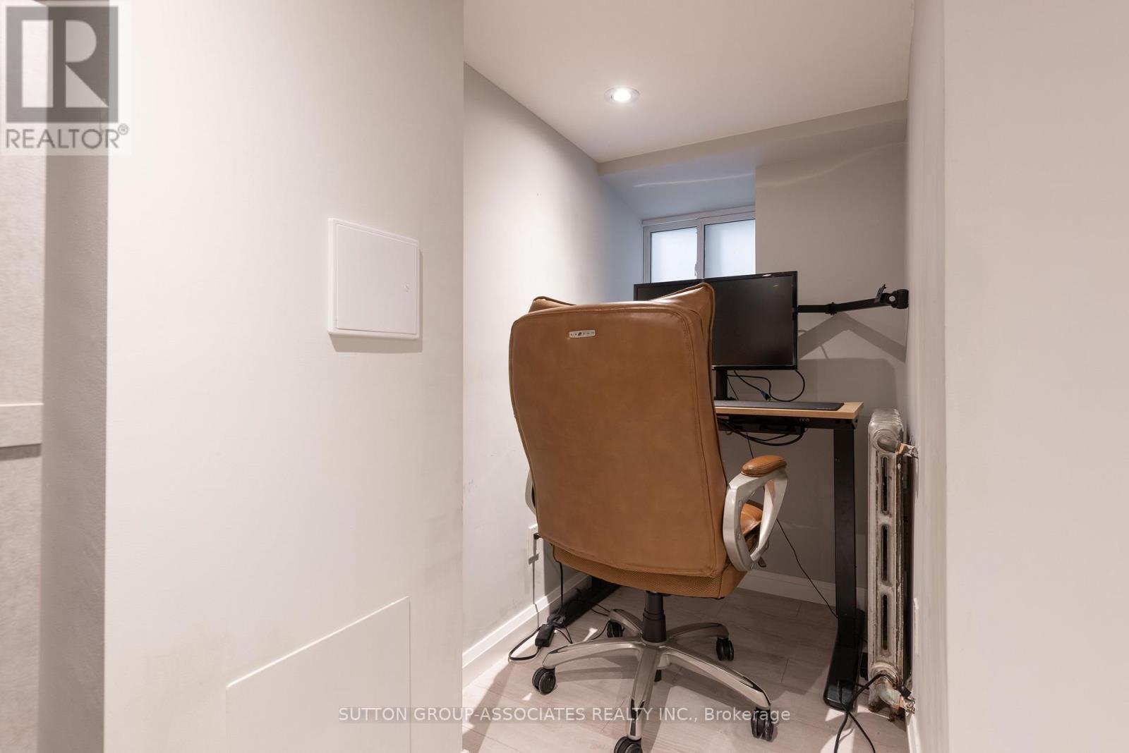 106 Uxbridge Avenue, Toronto, Ontario  M6N 2Y4 - Photo 42 - W12930884