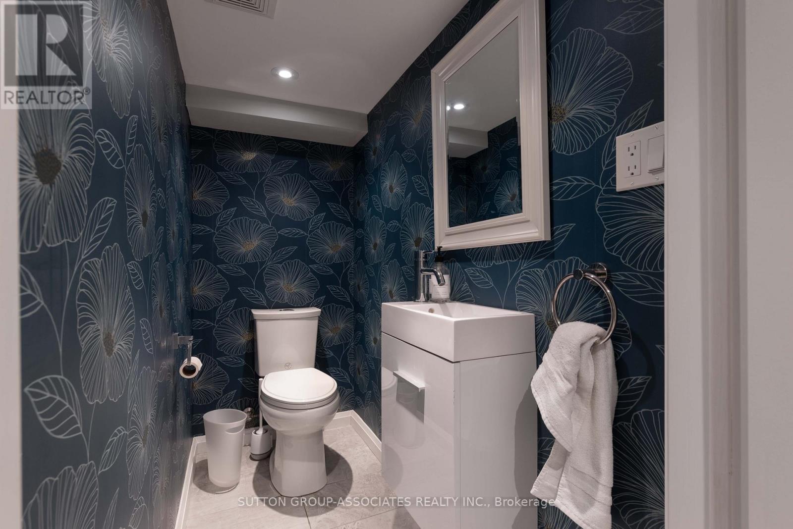 106 Uxbridge Avenue, Toronto, Ontario  M6N 2Y4 - Photo 43 - W12930884