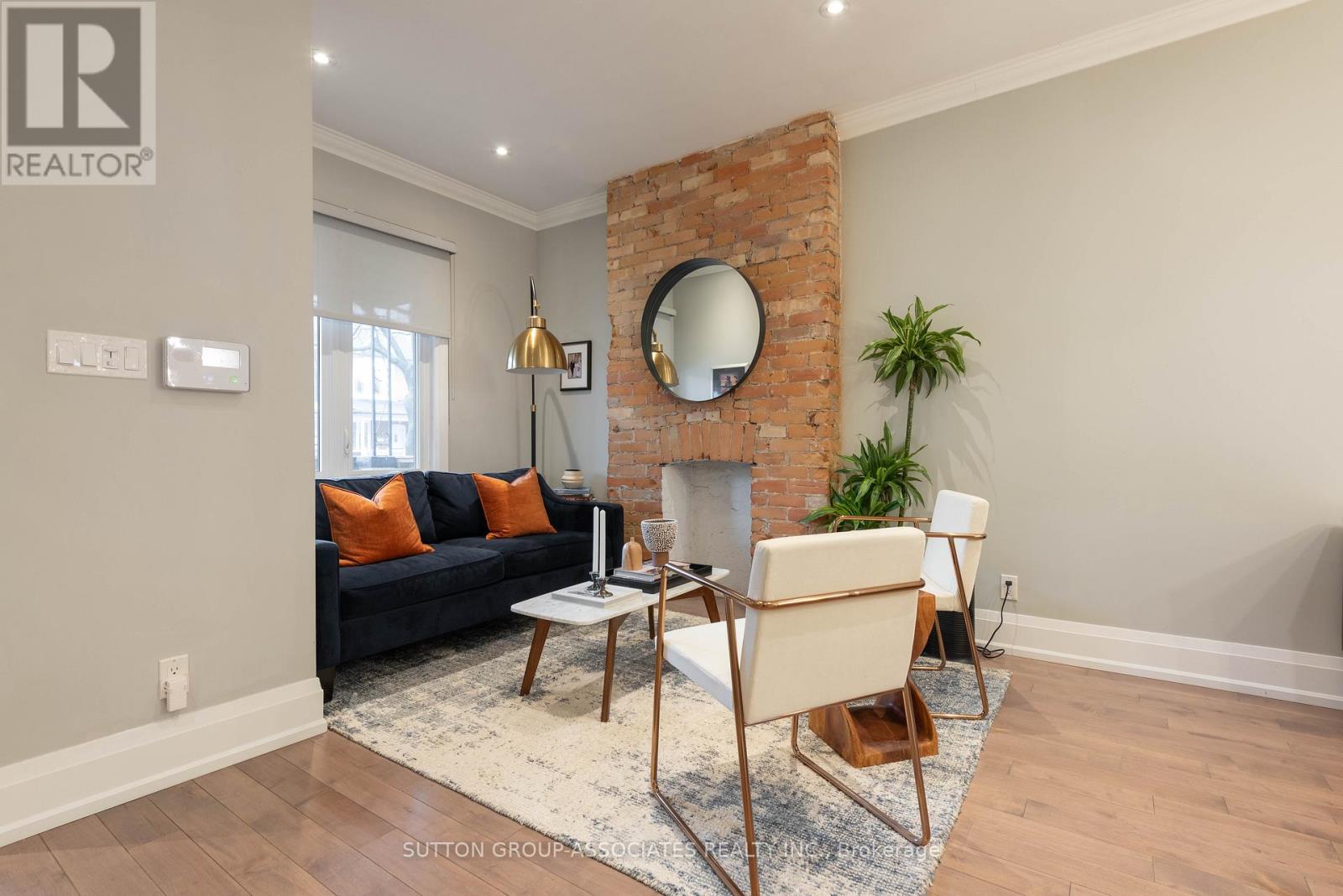 106 Uxbridge Avenue, Toronto, Ontario  M6N 2Y4 - Photo 5 - W12930884