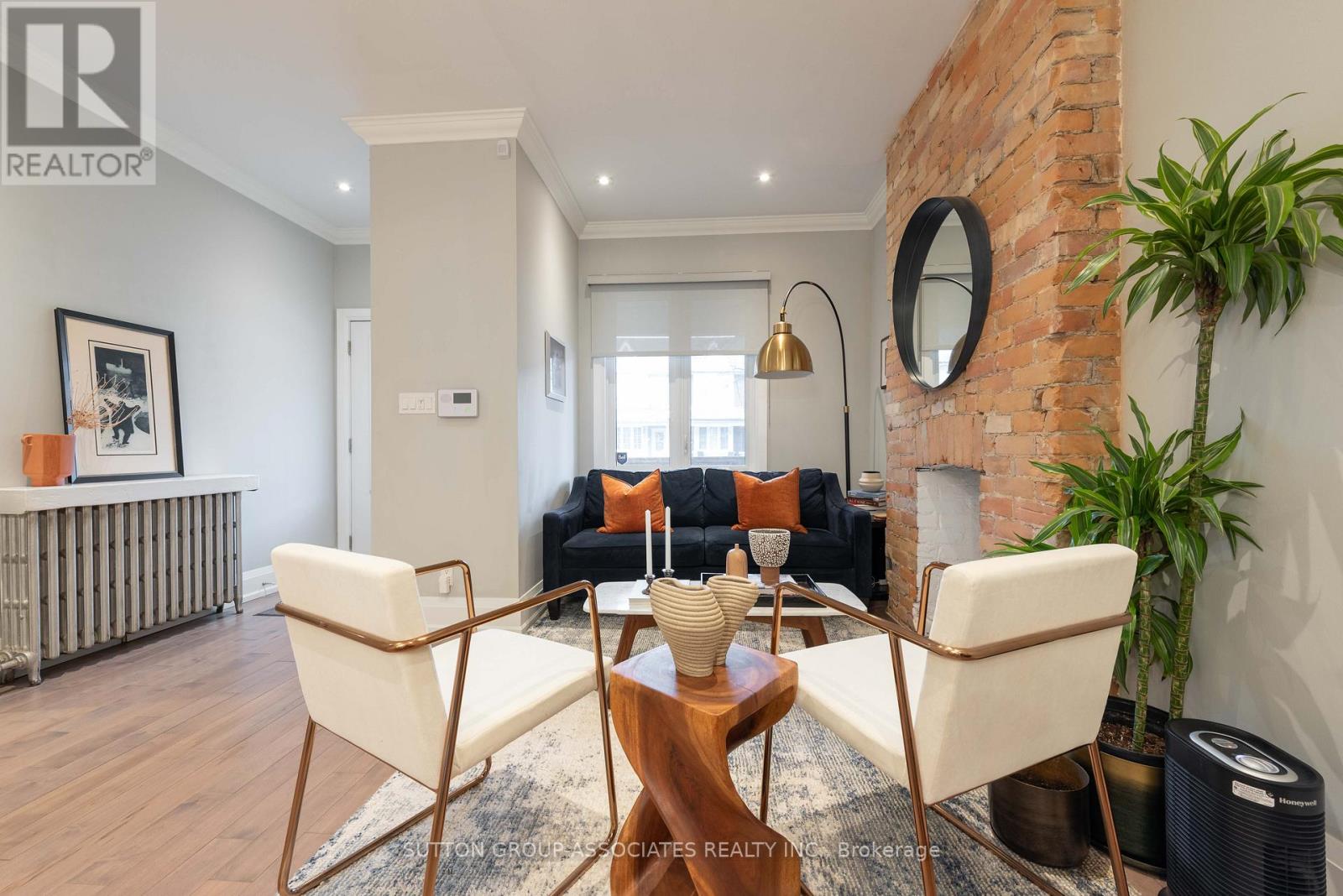 106 Uxbridge Avenue, Toronto, Ontario  M6N 2Y4 - Photo 6 - W12930884