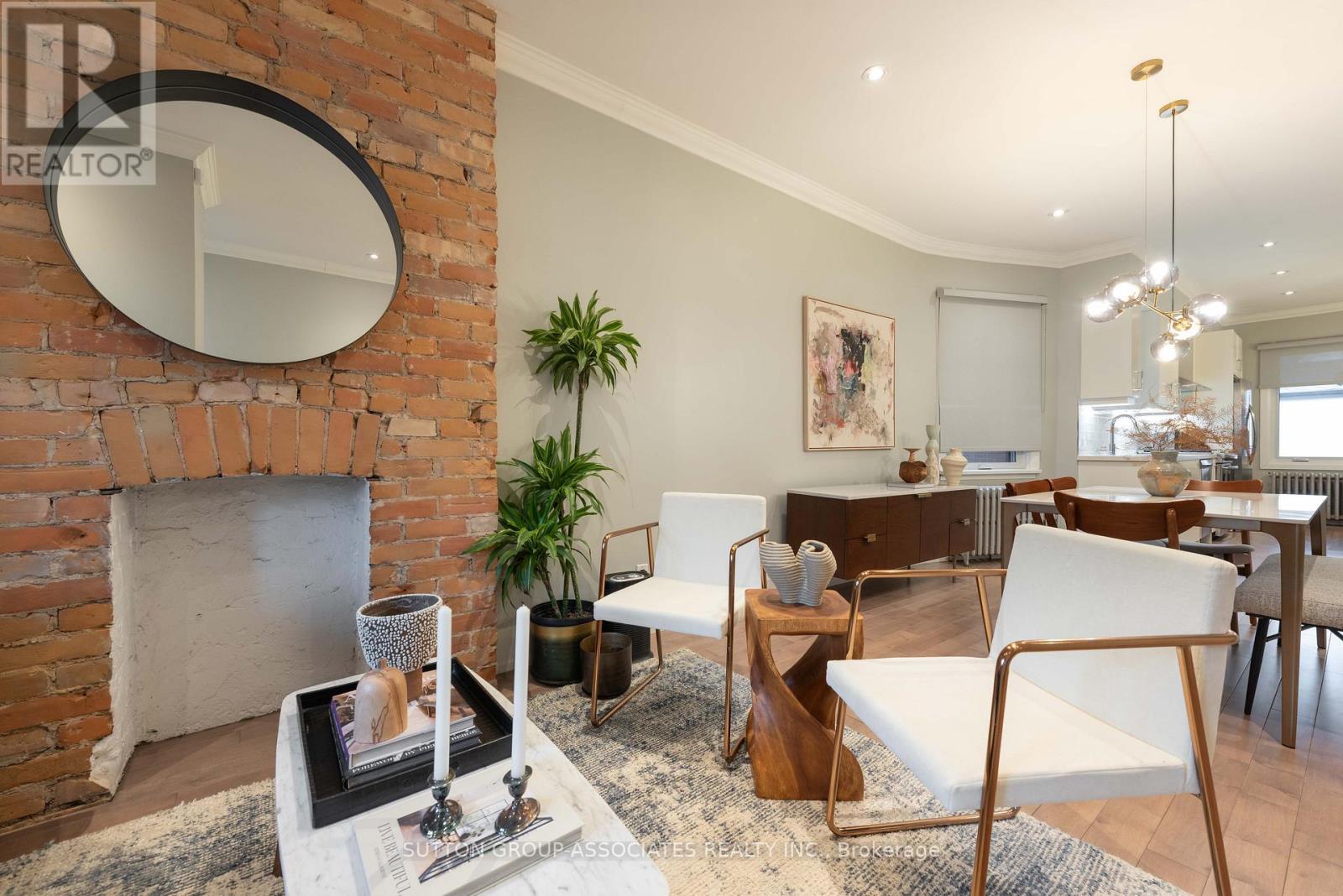 106 Uxbridge Avenue, Toronto, Ontario  M6N 2Y4 - Photo 9 - W12930884