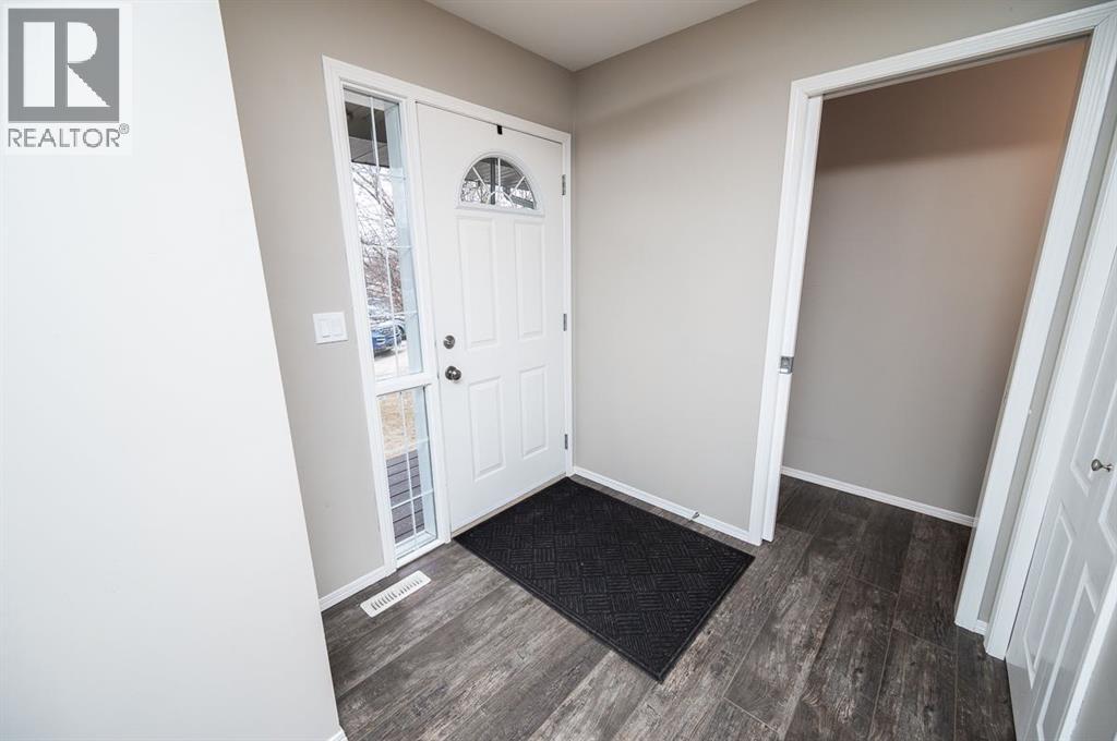75 Doherty Close, Red Deer, Alberta  T4R 3G1 - Photo 2 - A2295501