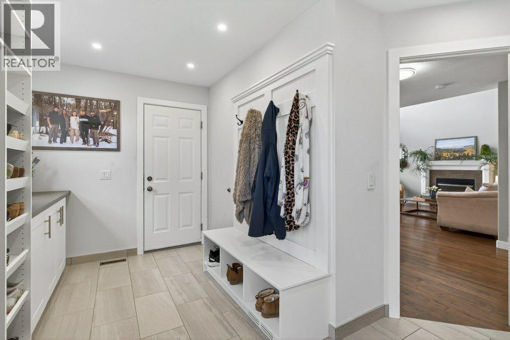 311 Crystal Shores View, Okotoks, Alberta  T1S 2H9 - Photo 17 - A2294700