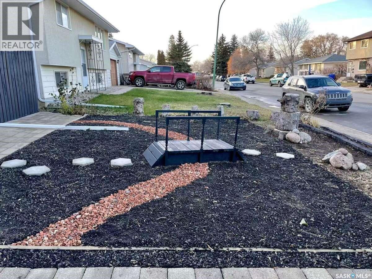 7227 6th Avenue, Regina, Saskatchewan  S4T 0P3 - Photo 3 - SK031482