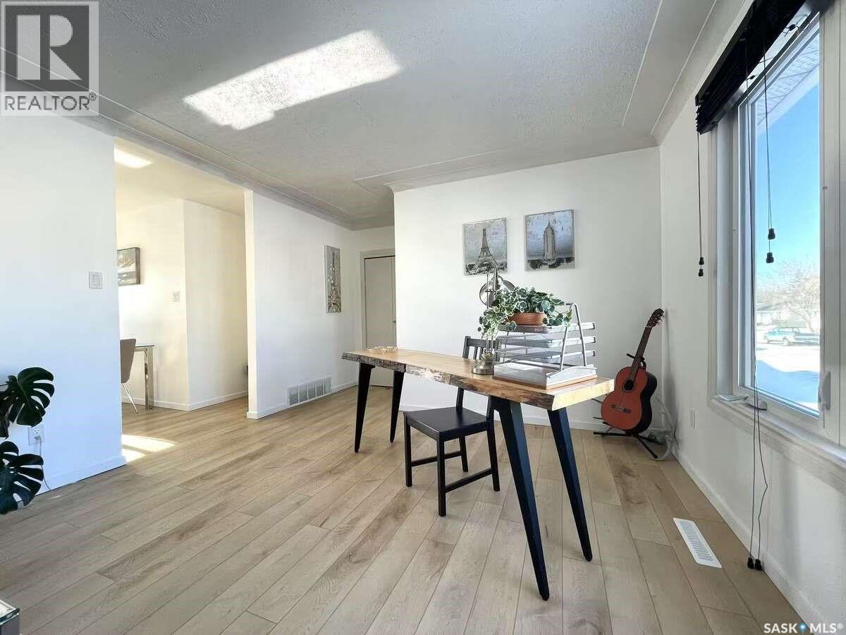 7227 6th Avenue, Regina, Saskatchewan  S4T 0P3 - Photo 5 - SK031482