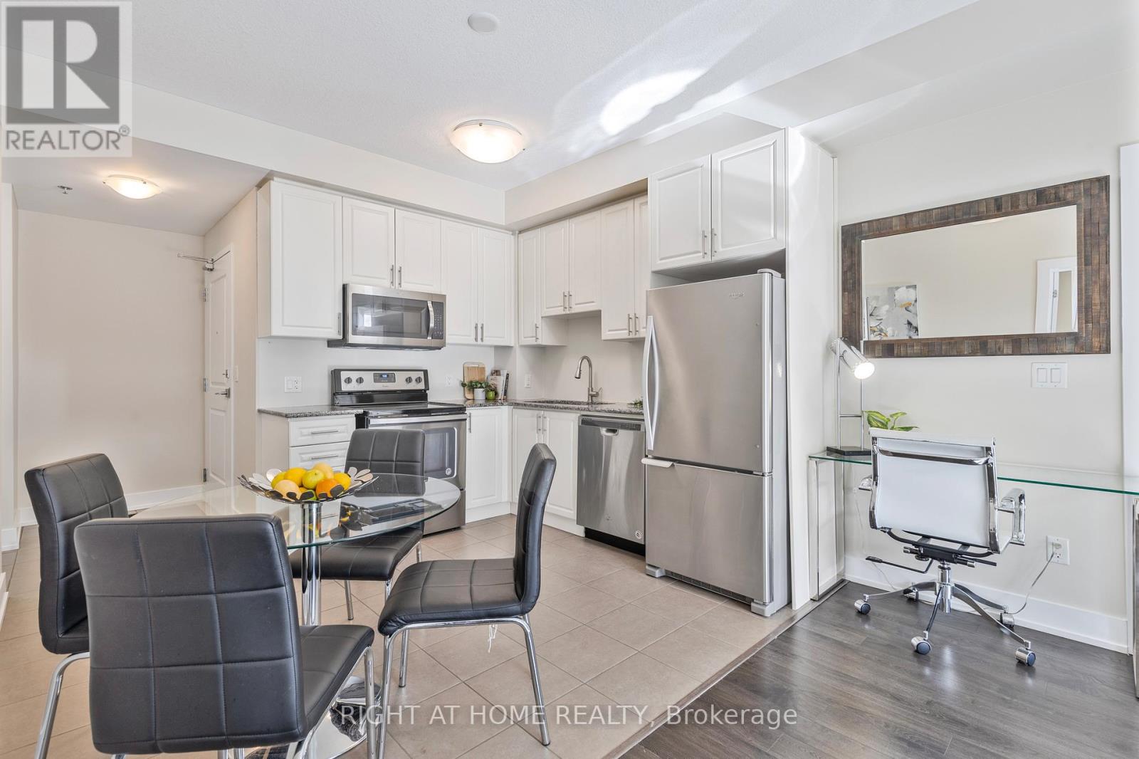 423 - 2486 Old Bronte Road, Oakville, Ontario  L6M 4J2 - Photo 2 - W12907428