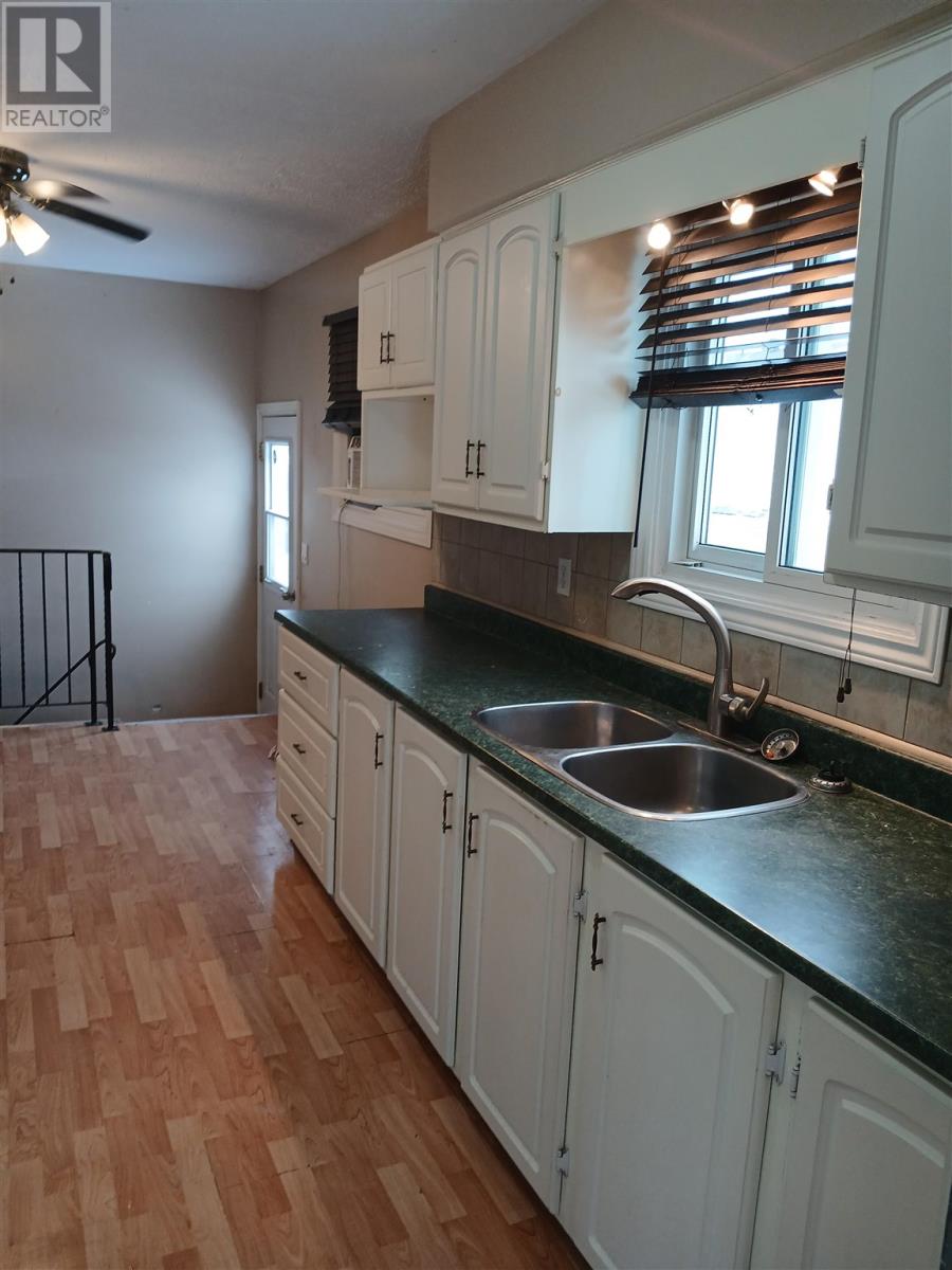 125 Laurier Rd, Elliot Lake, Ontario  P5A 2V1 - Photo 4 - SM260558