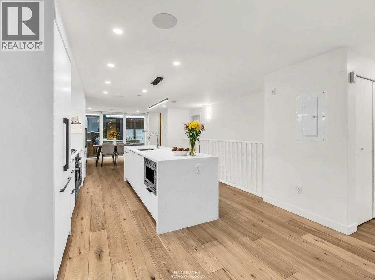 102 649 E 3rd Street, North Vancouver, British Columbia  V7L 1G6 - Photo 14 - R3104188