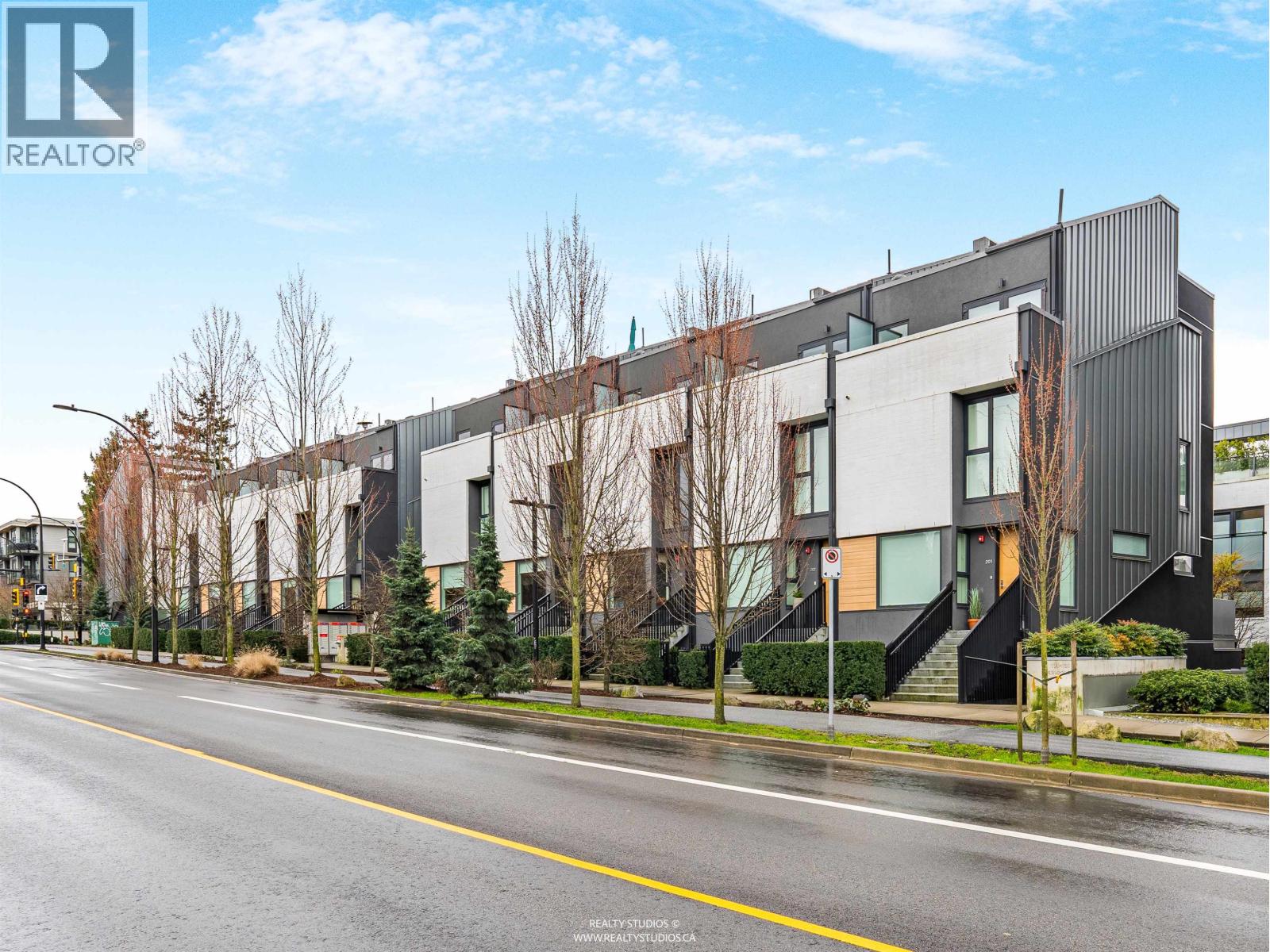 102 649 E 3RD STREET, North Vancouver, British Columbia