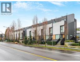 <div class="price">$1,429,000</div> 102 649 E 3rd Street, North Vancouver<br><div style="margin-bottom:8px;"><small>Homeland Realty</small></div><div class='bed_bath'>3 Bed | 3 Bath</div>