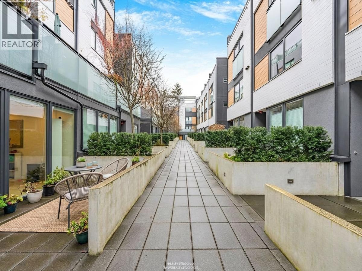 102 649 E 3rd Street, North Vancouver, British Columbia  V7L 1G6 - Photo 34 - R3104188