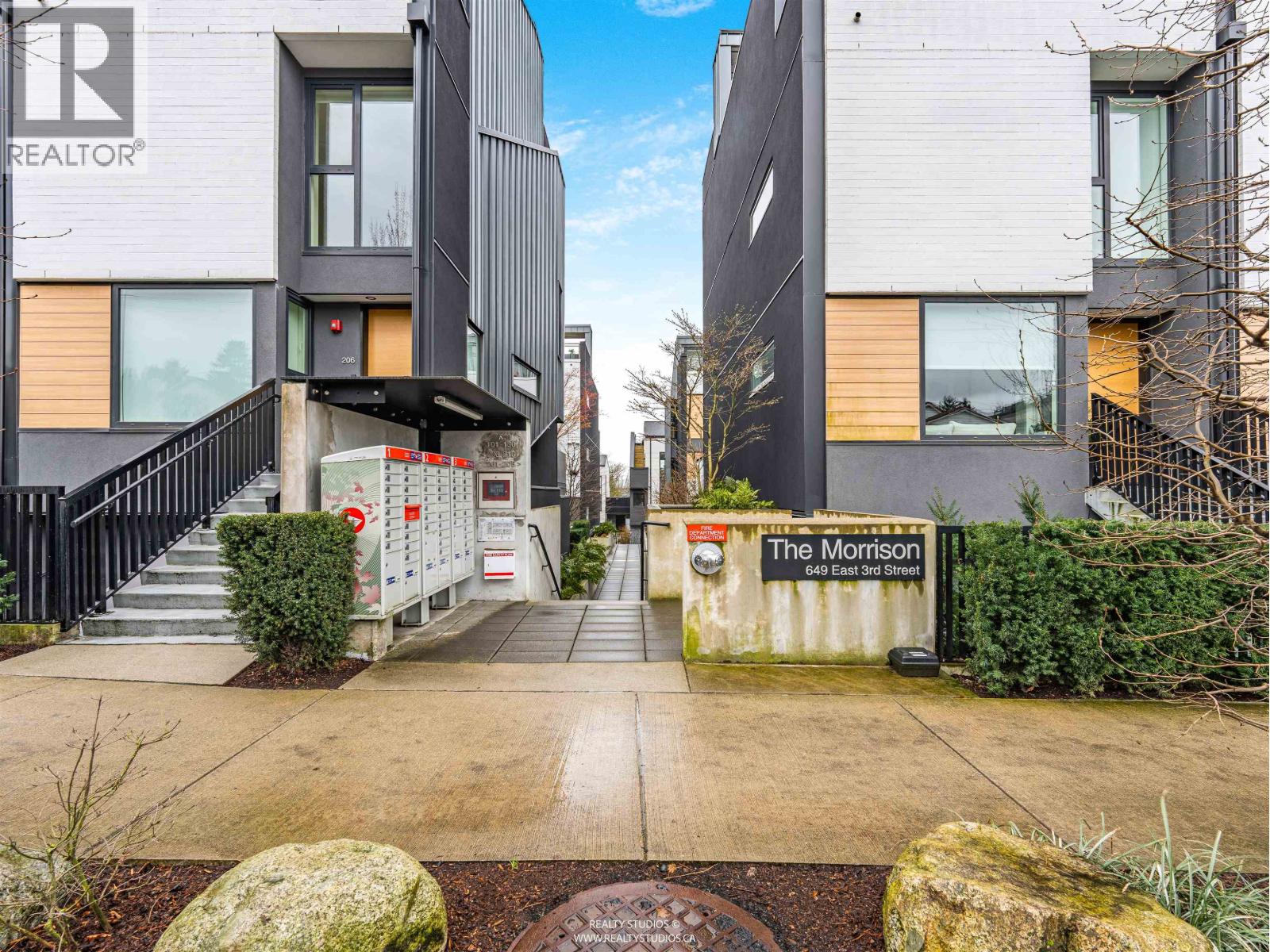 102 649 E 3rd Street, North Vancouver, British Columbia  V7L 1G6 - Photo 37 - R3104188