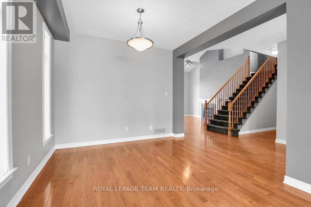 763 Long Point Circle, Ottawa, Ontario  K1T 4H5 - Photo 5 - X12930938