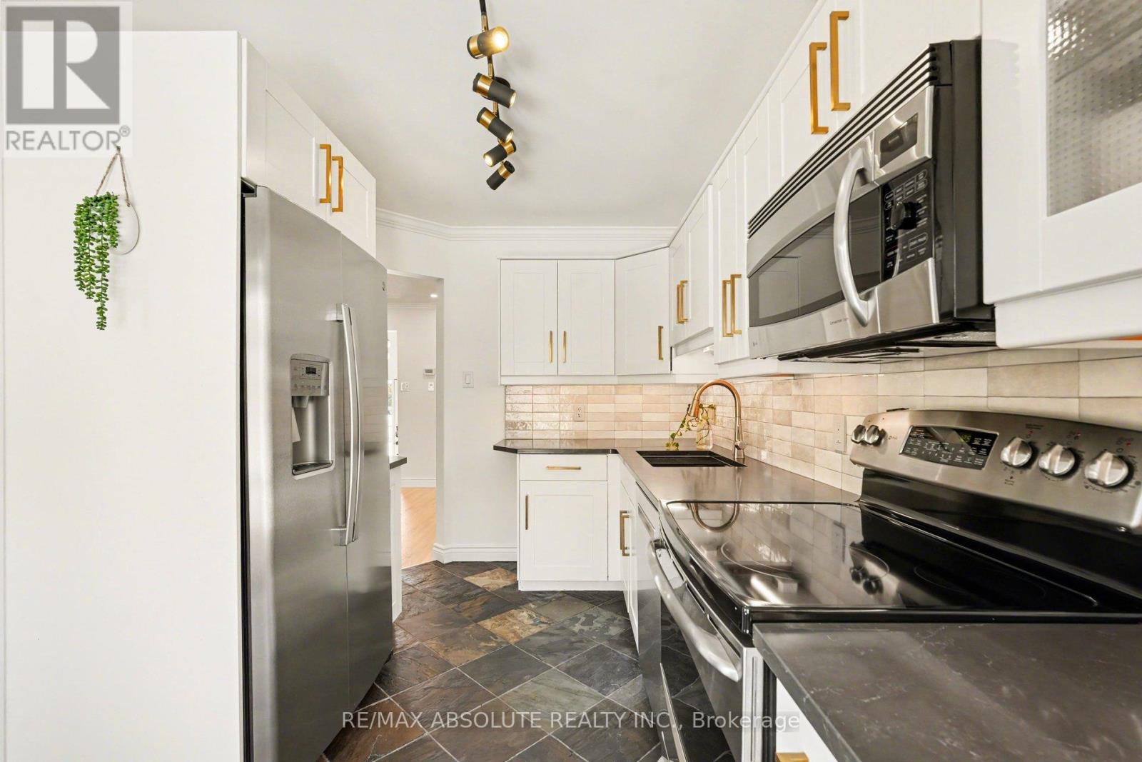 23 Riverbank Court, Ottawa, Ontario  K2S 1V7 - Photo 10 - X12930992