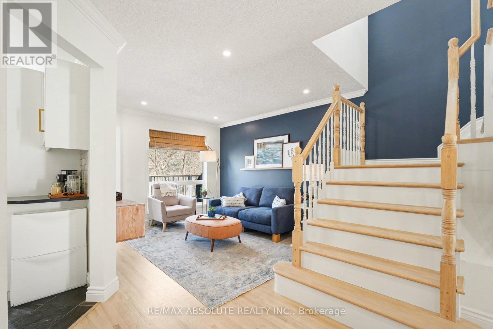 23 Riverbank Court, Ottawa, Ontario  K2S 1V7 - Photo 4 - X12930992