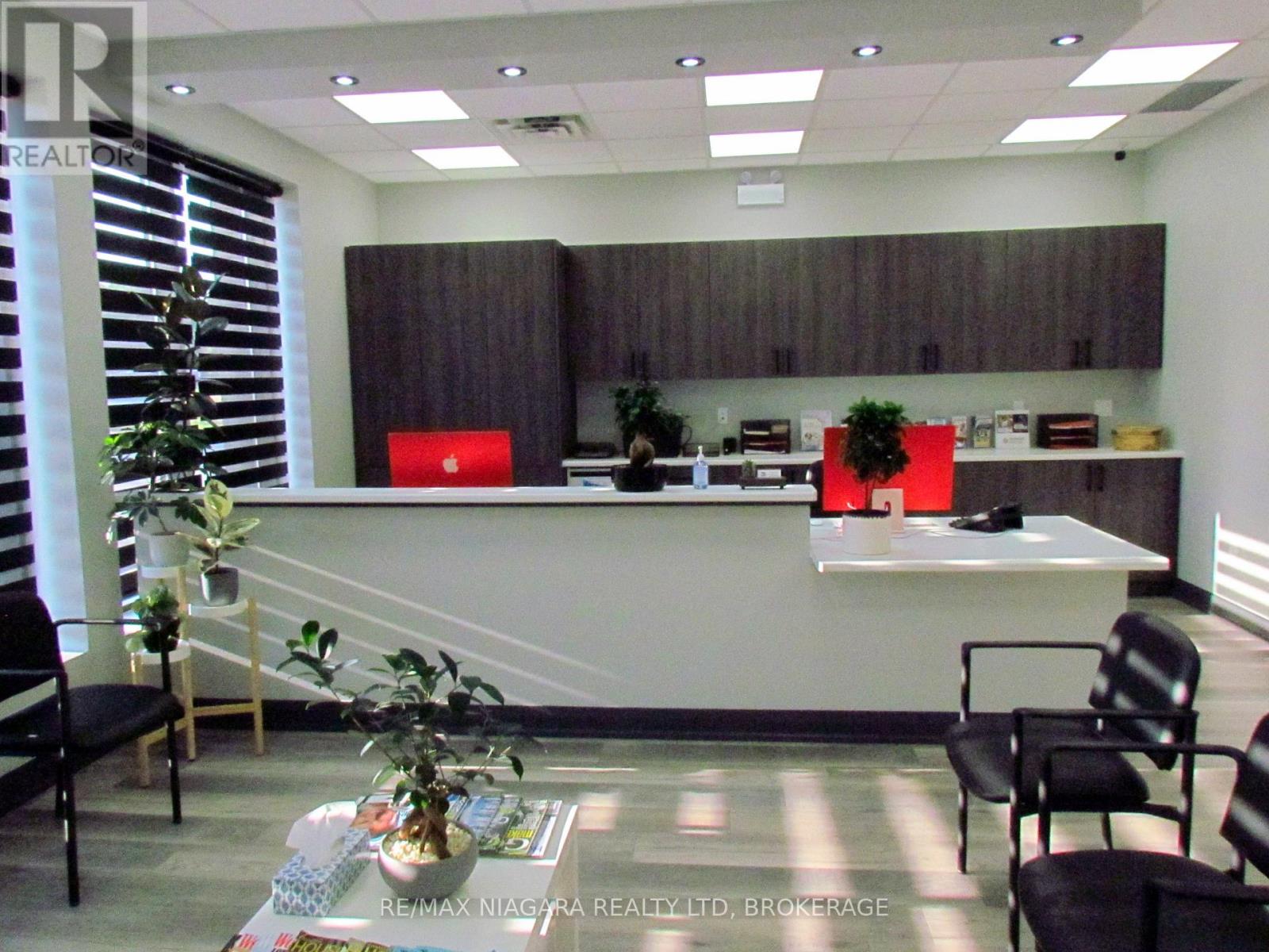 4374 Drummond Road, Niagara Falls, Ontario  L2E 6S3 - Photo 3 - X12930928