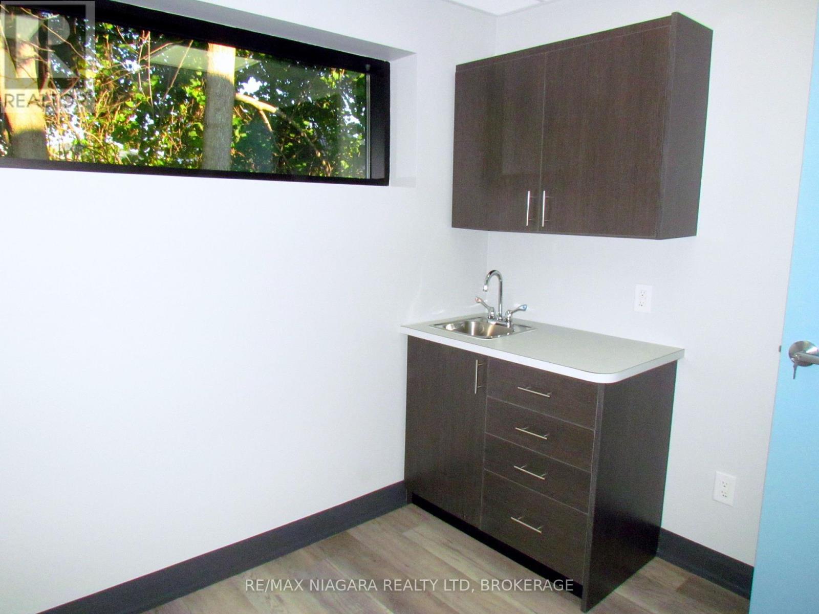 4374 Drummond Road, Niagara Falls, Ontario  L2E 6S3 - Photo 6 - X12930928