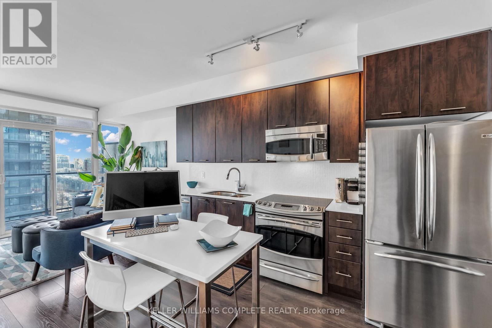 1008 - 169 Fort York Boulevard, Toronto, Ontario  M5V 0C8 - Photo 2 - C12930896