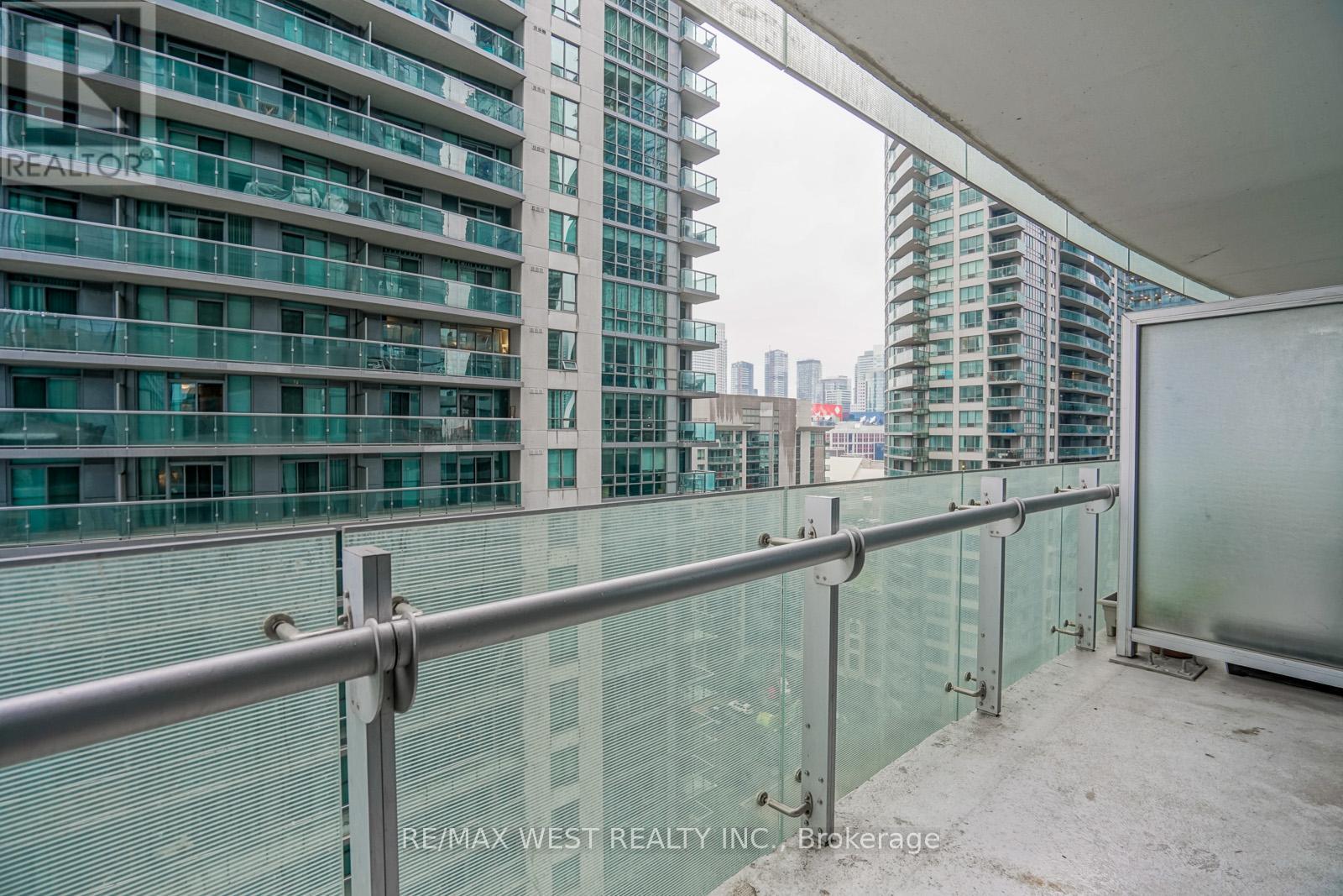 1305 - 12 York Street, Toronto, Ontario  M5J 2Z2 - Photo 17 - C12930924