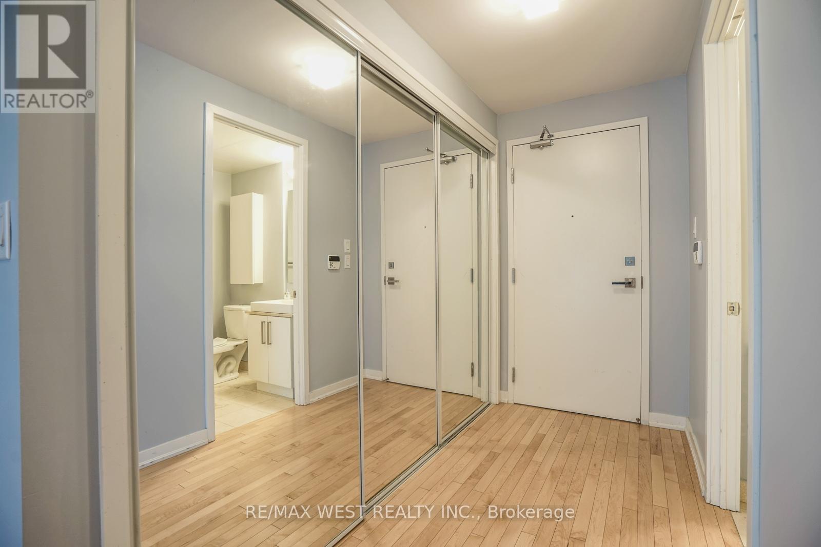 1305 - 12 York Street, Toronto, Ontario  M5J 2Z2 - Photo 3 - C12930924