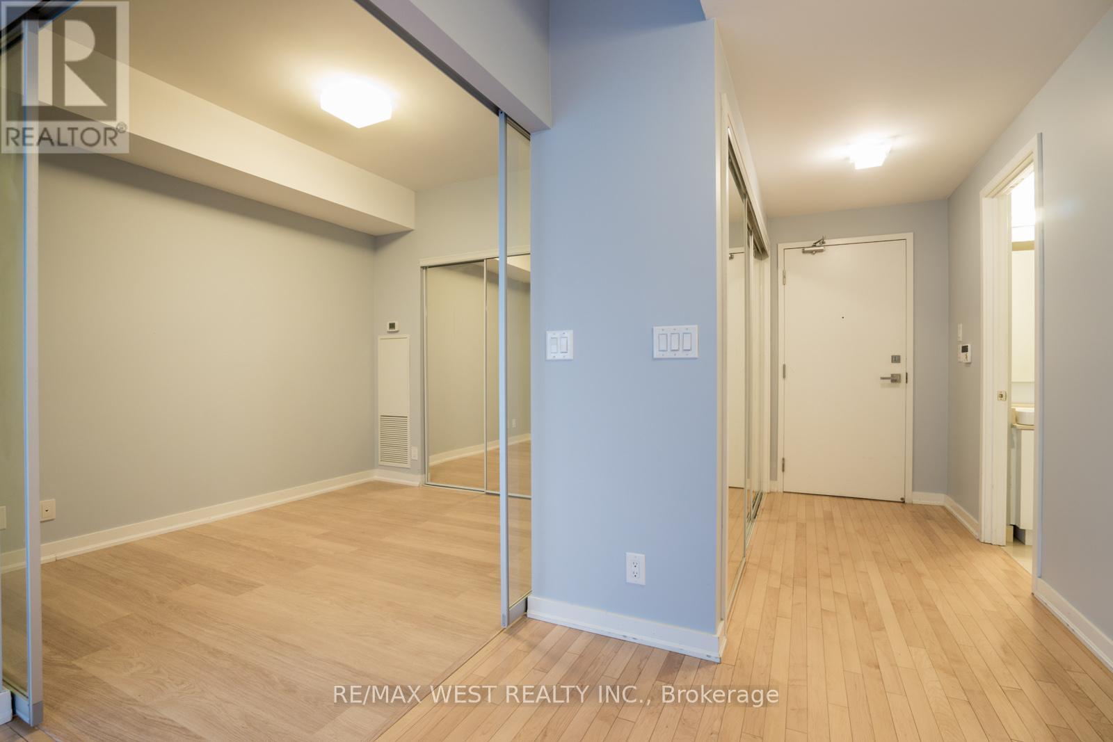 1305 - 12 York Street, Toronto, Ontario  M5J 2Z2 - Photo 5 - C12930924