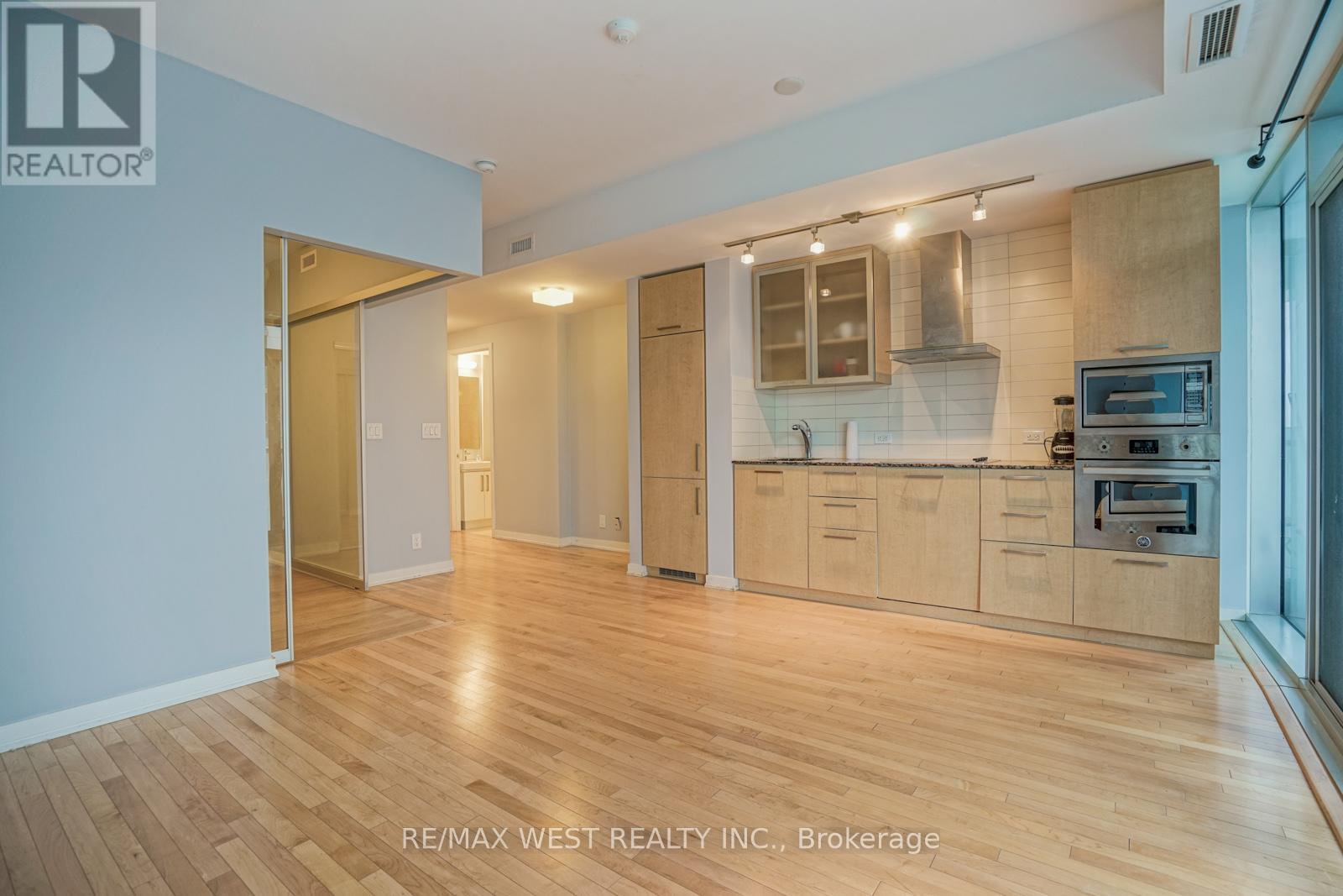 1305 - 12 York Street, Toronto, Ontario  M5J 2Z2 - Photo 8 - C12930924