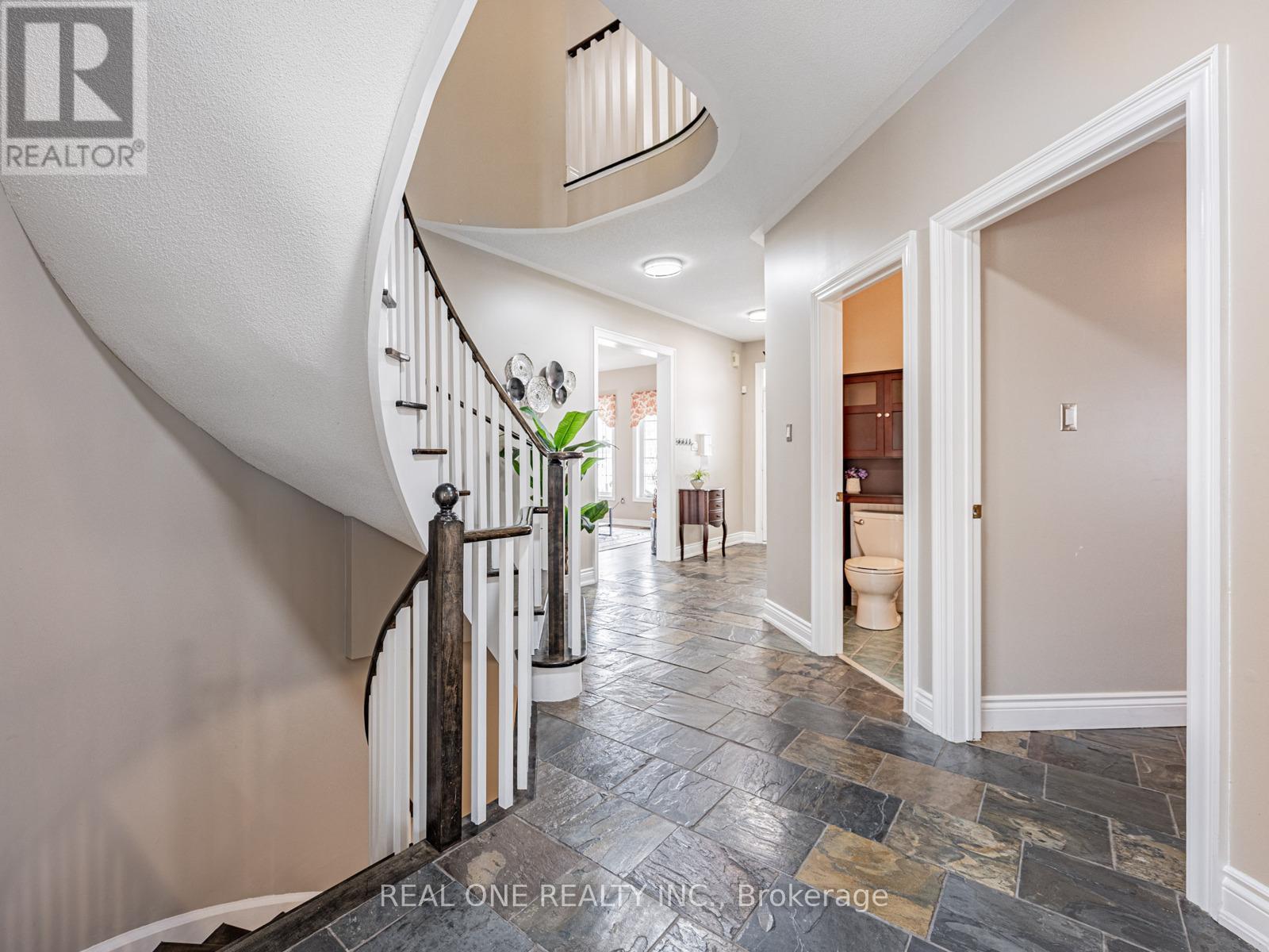 51 Hanson Crescent, Whitby, Ontario  L1M 2K9 - Photo 4 - E12930982