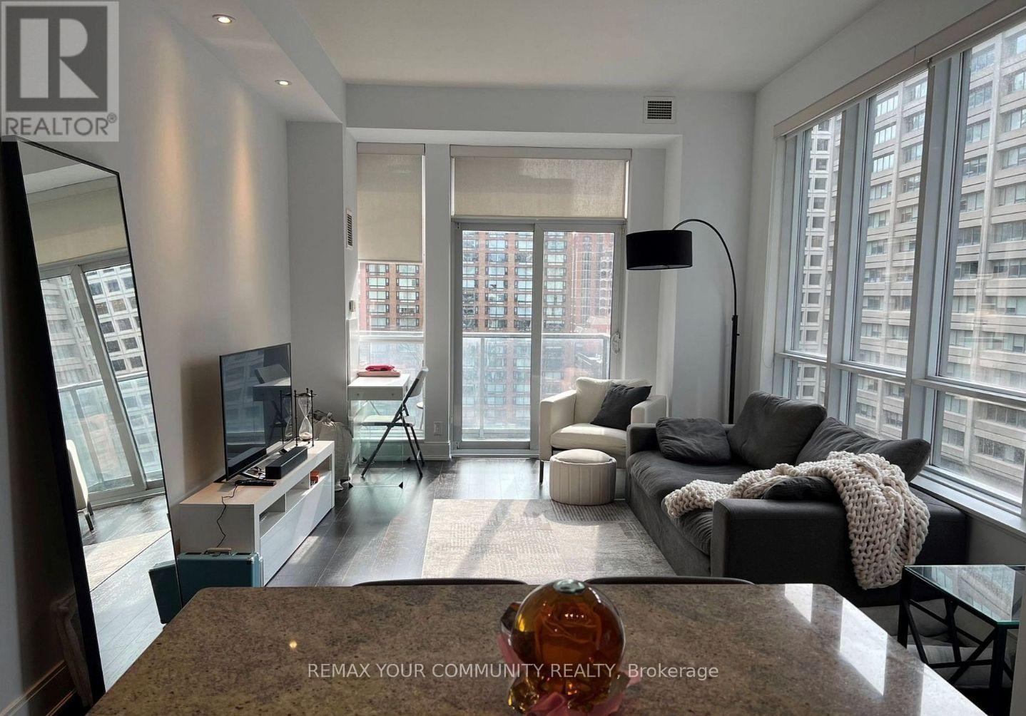 1106 - 21 Balmuto Street, Toronto, Ontario  M4Y 1W4 - Photo 5 - C12930920