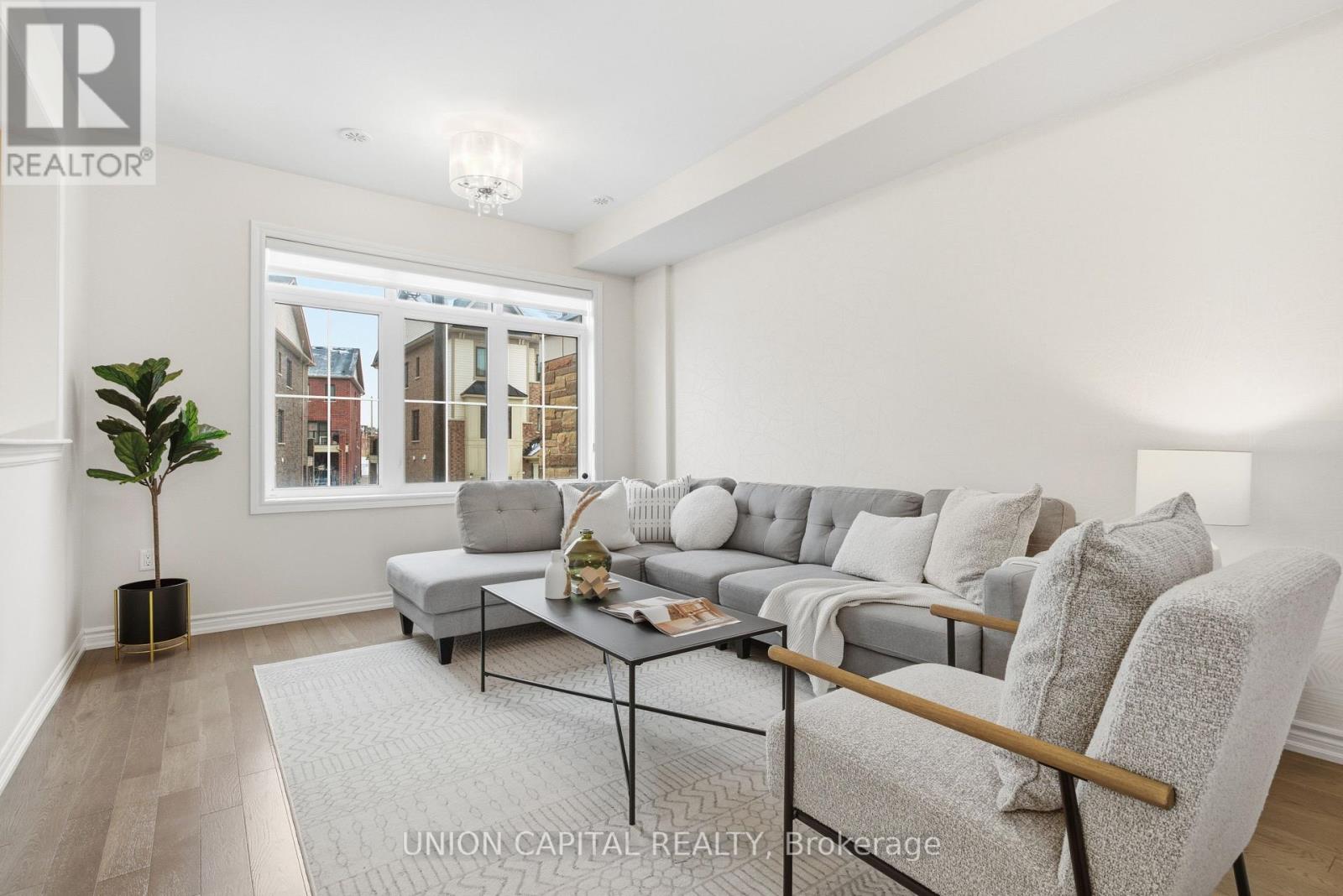 9 Isabella Peach Drive, Markham, Ontario  L6C 0Z1 - Photo 5 - N12930900