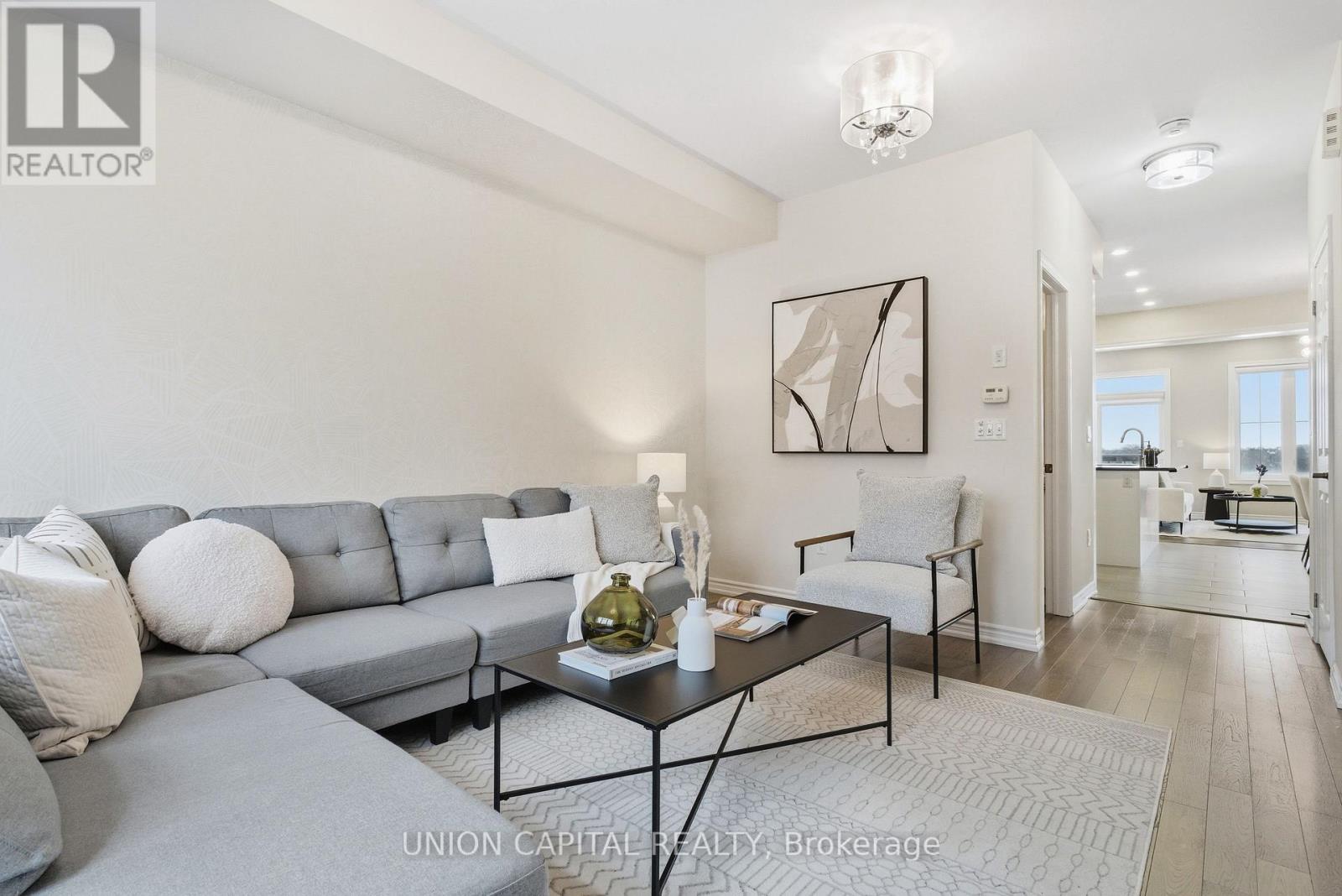 9 Isabella Peach Drive, Markham, Ontario  L6C 0Z1 - Photo 6 - N12930900