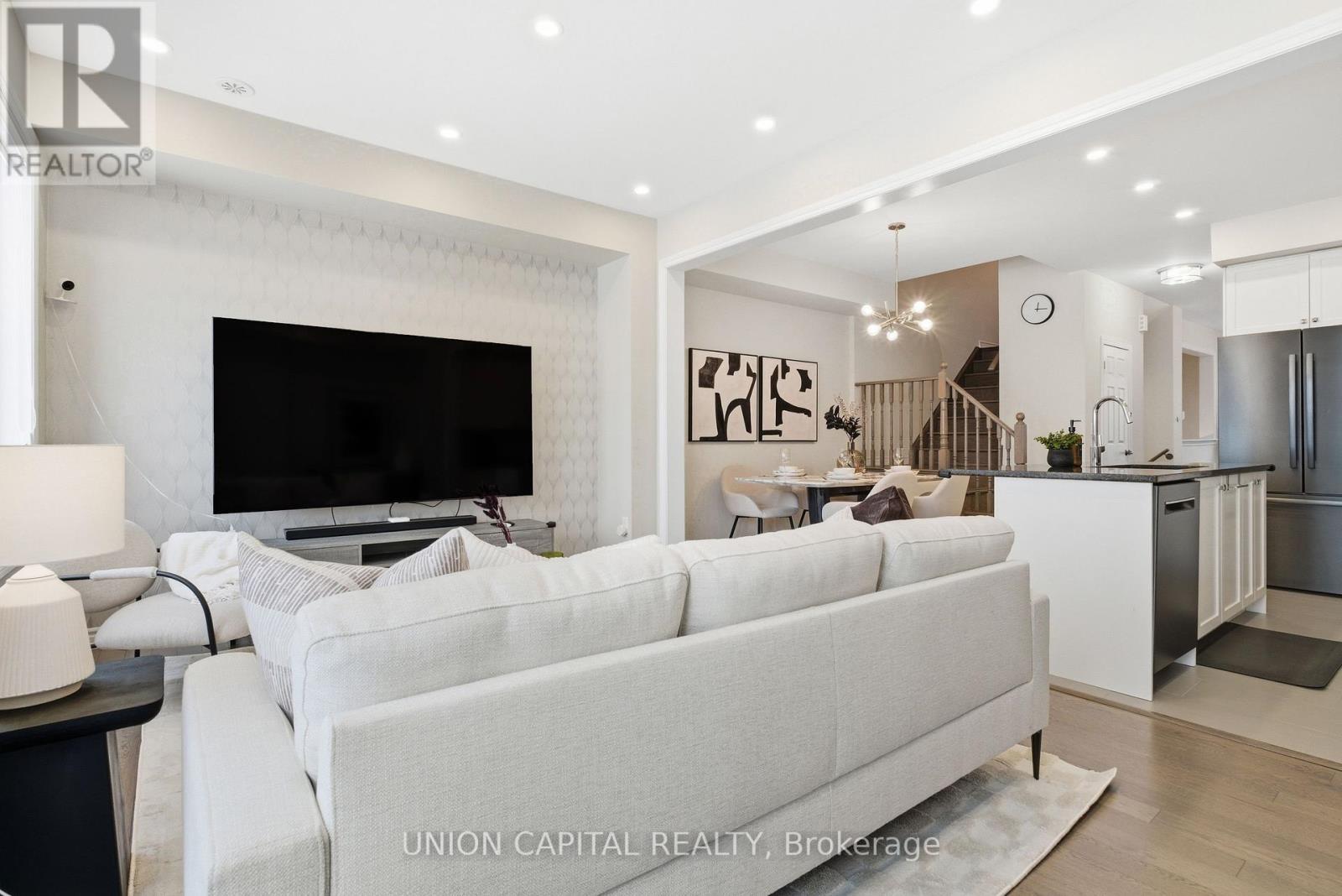 9 Isabella Peach Drive, Markham, Ontario  L6C 0Z1 - Photo 8 - N12930900