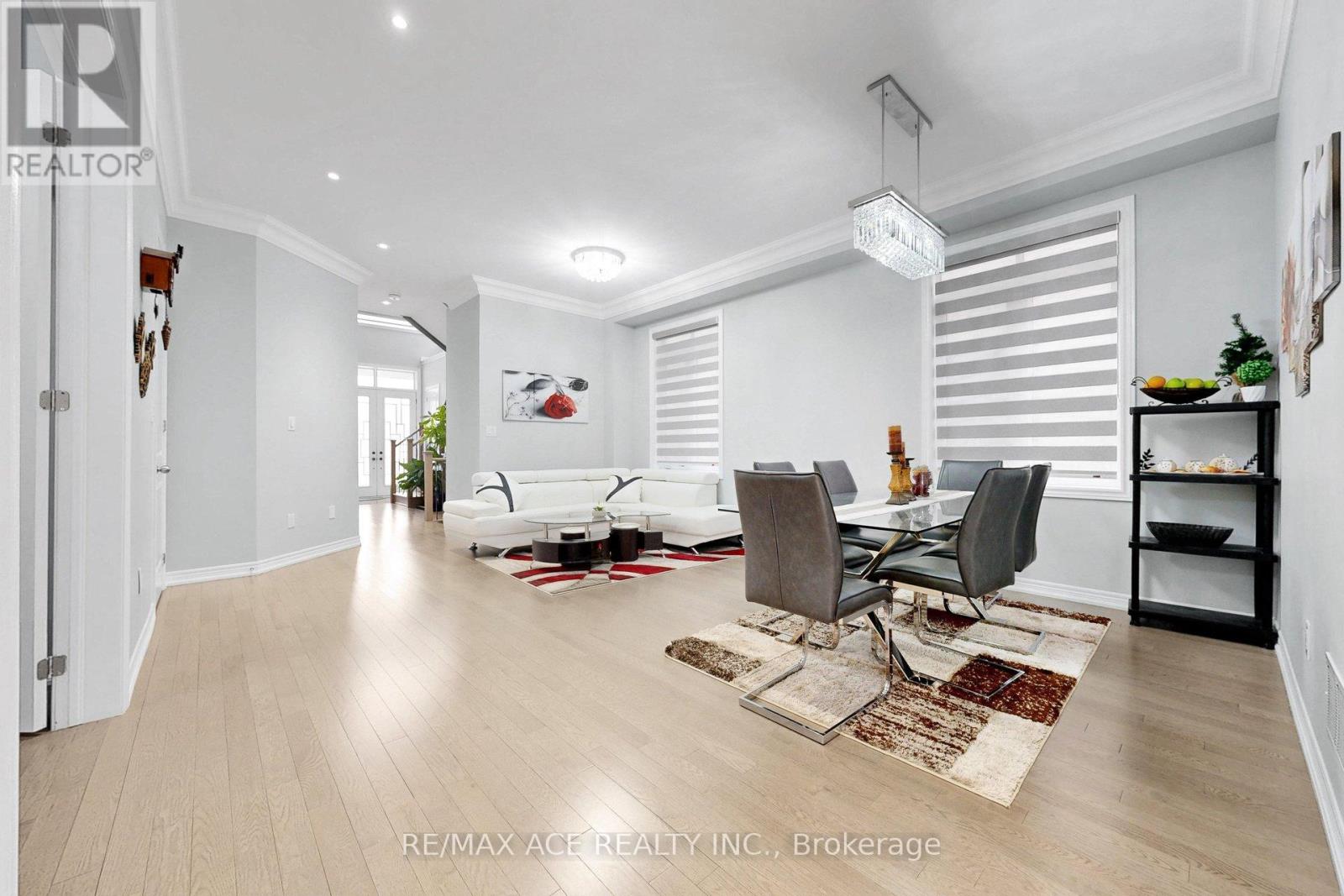 63 Suttonrail Way, Whitchurch-Stouffville, Ontario  L4A 0E4 - Photo 11 - N12930902