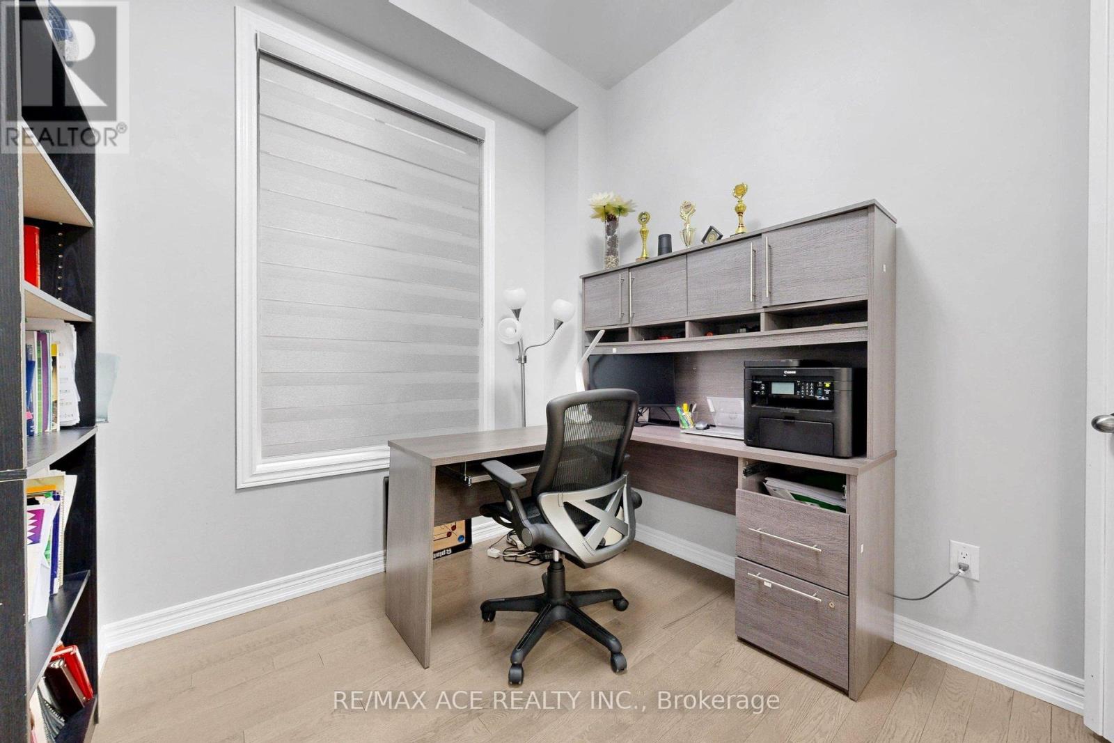 63 Suttonrail Way, Whitchurch-Stouffville, Ontario  L4A 0E4 - Photo 13 - N12930902