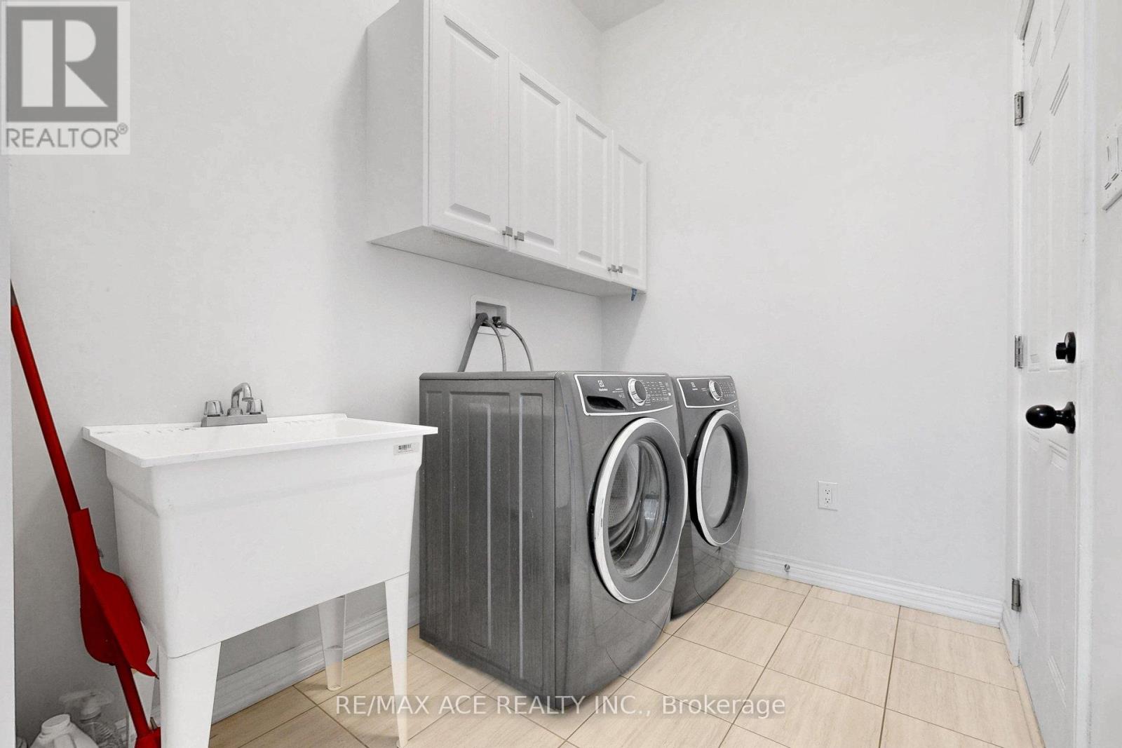 63 Suttonrail Way, Whitchurch-Stouffville, Ontario  L4A 0E4 - Photo 14 - N12930902