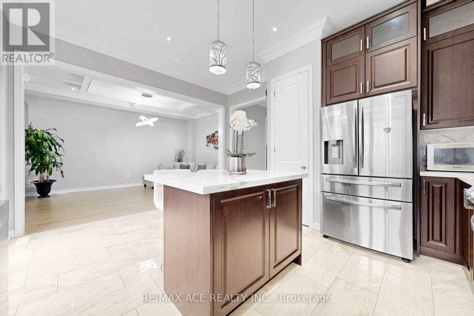 63 Suttonrail Way, Whitchurch-Stouffville, Ontario  L4A 0E4 - Photo 19 - N12930902