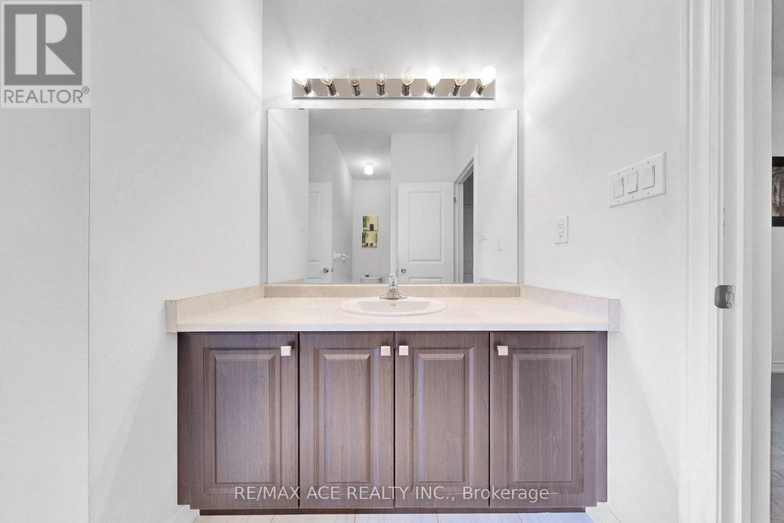 63 Suttonrail Way, Whitchurch-Stouffville, Ontario  L4A 0E4 - Photo 28 - N12930902