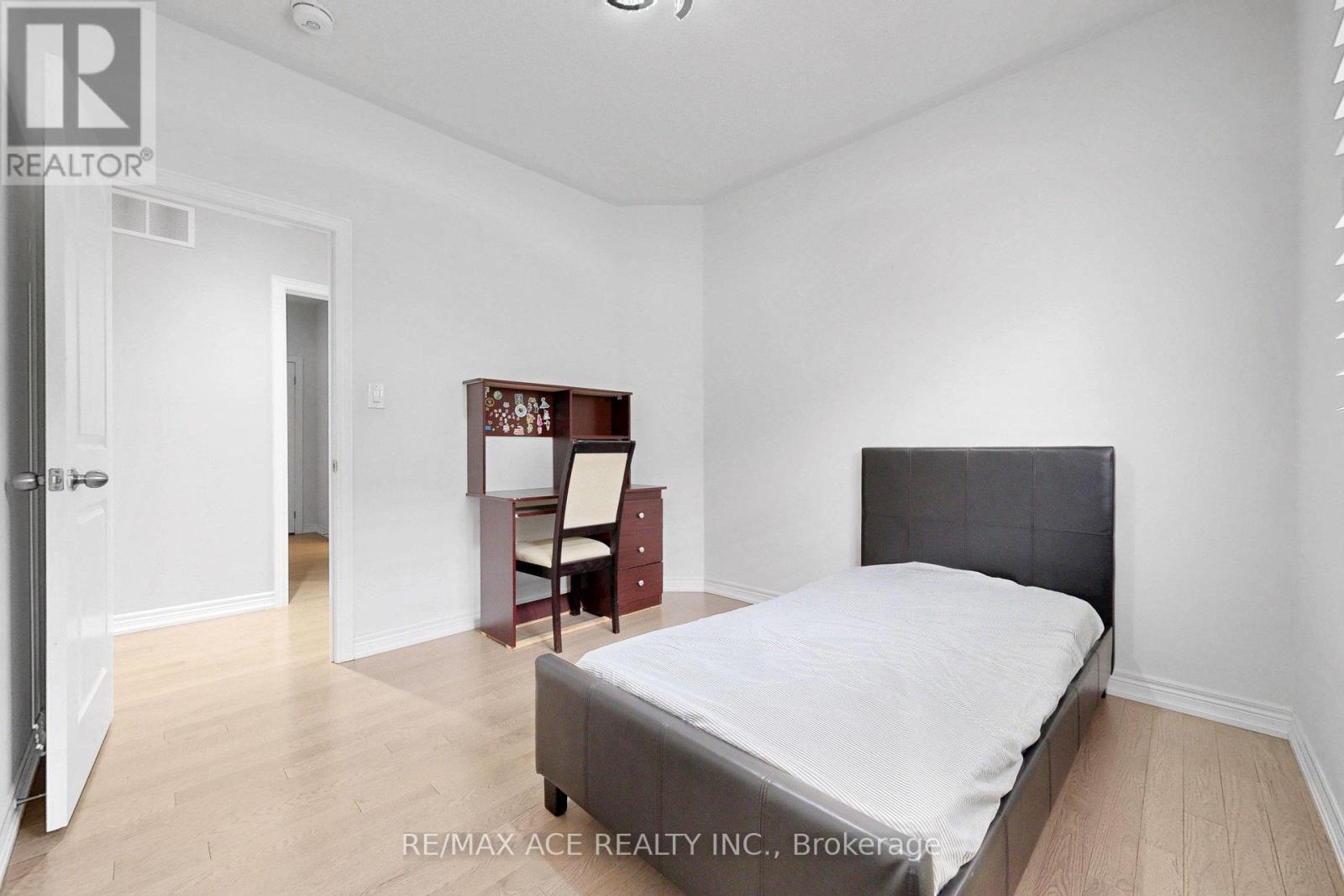 63 Suttonrail Way, Whitchurch-Stouffville, Ontario  L4A 0E4 - Photo 33 - N12930902